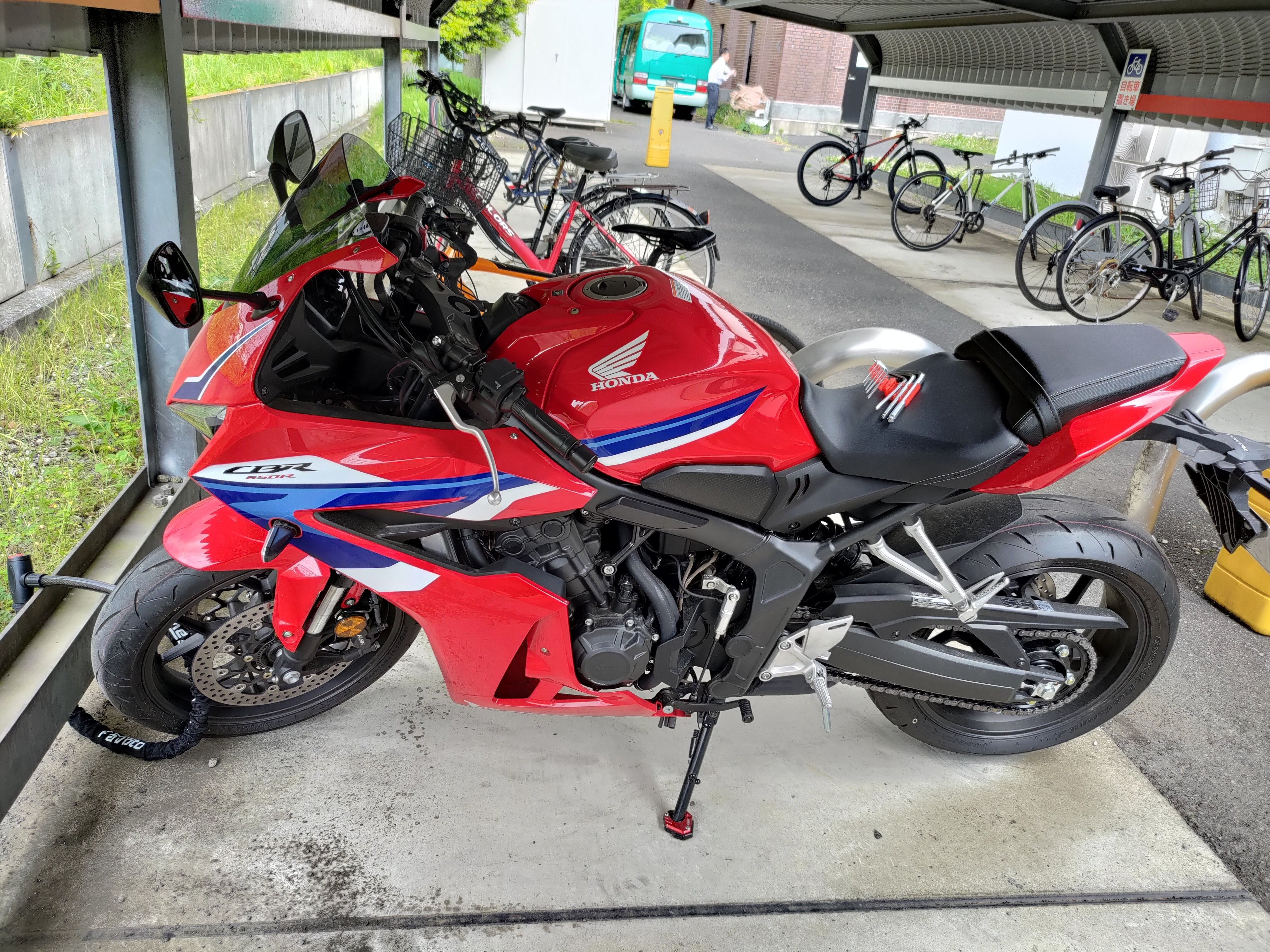 0529】ホンダCBR650Rのウインドスクリーンをハイウインドタイプ