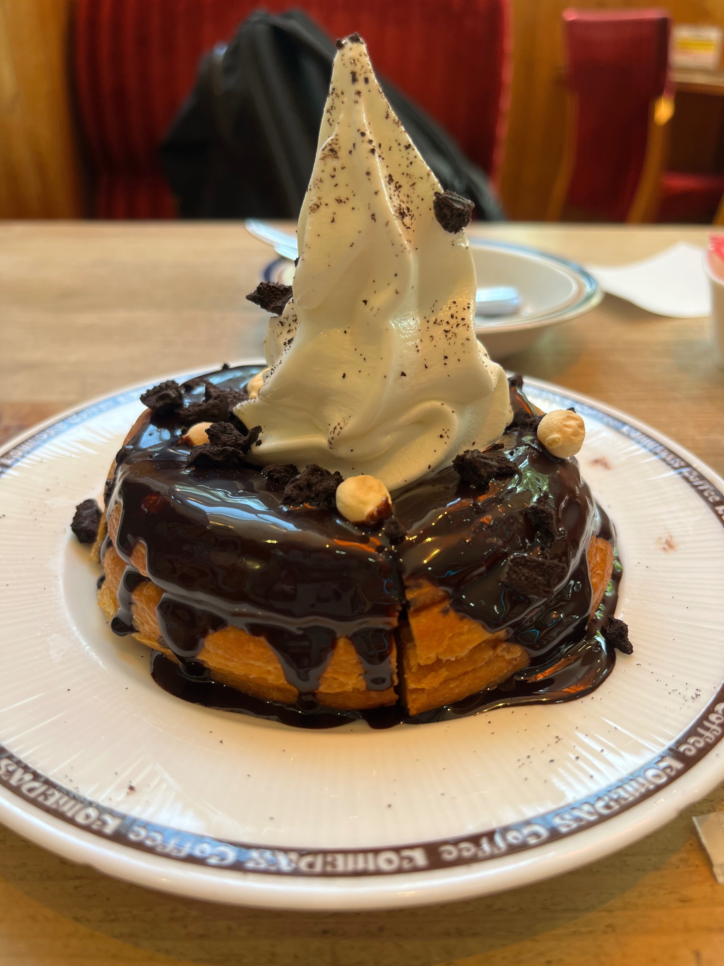 コメダ珈琲 期間限定チョコノワール2種類食べ比べて見ました