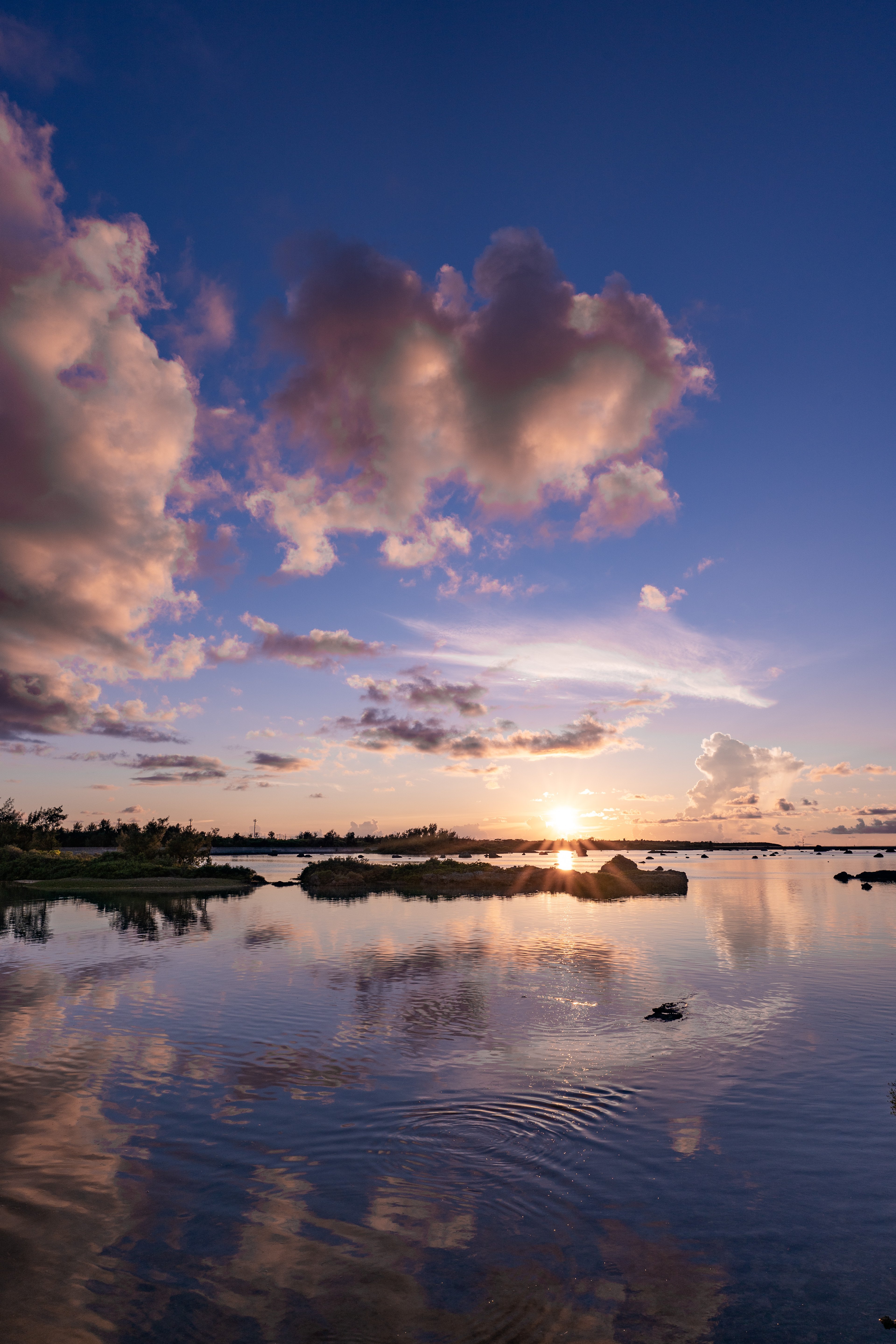 旅フォトグラファー愛用】SONY 20mm F1.8レンズの魅力を語る｜海と旅
