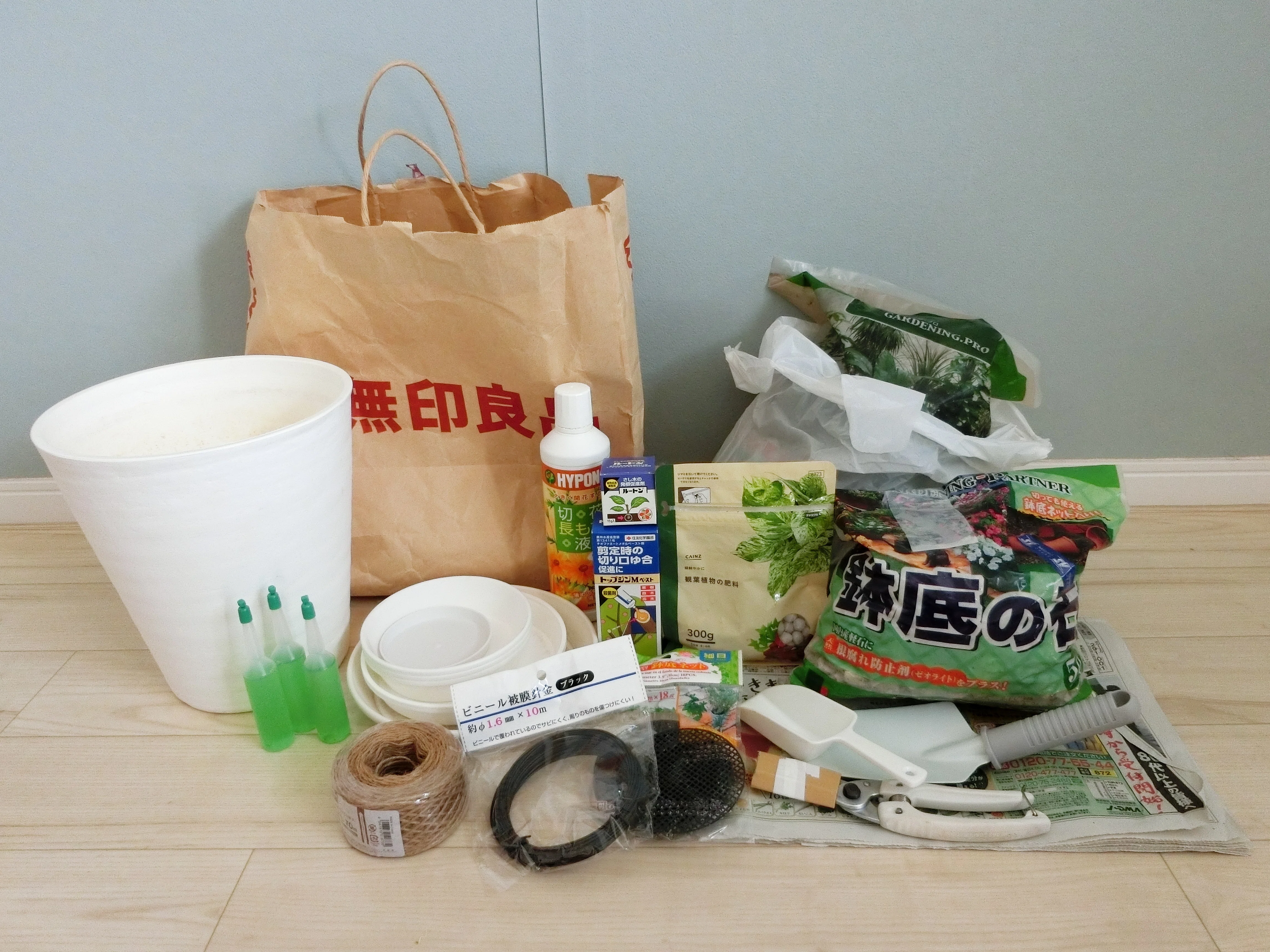 玄関前収納の片付けと非常用品の見直し｜くら