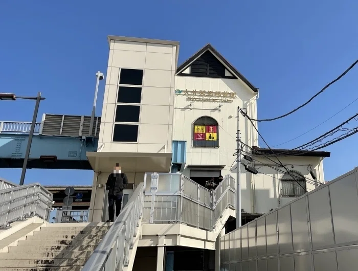 大井競馬場駅外観