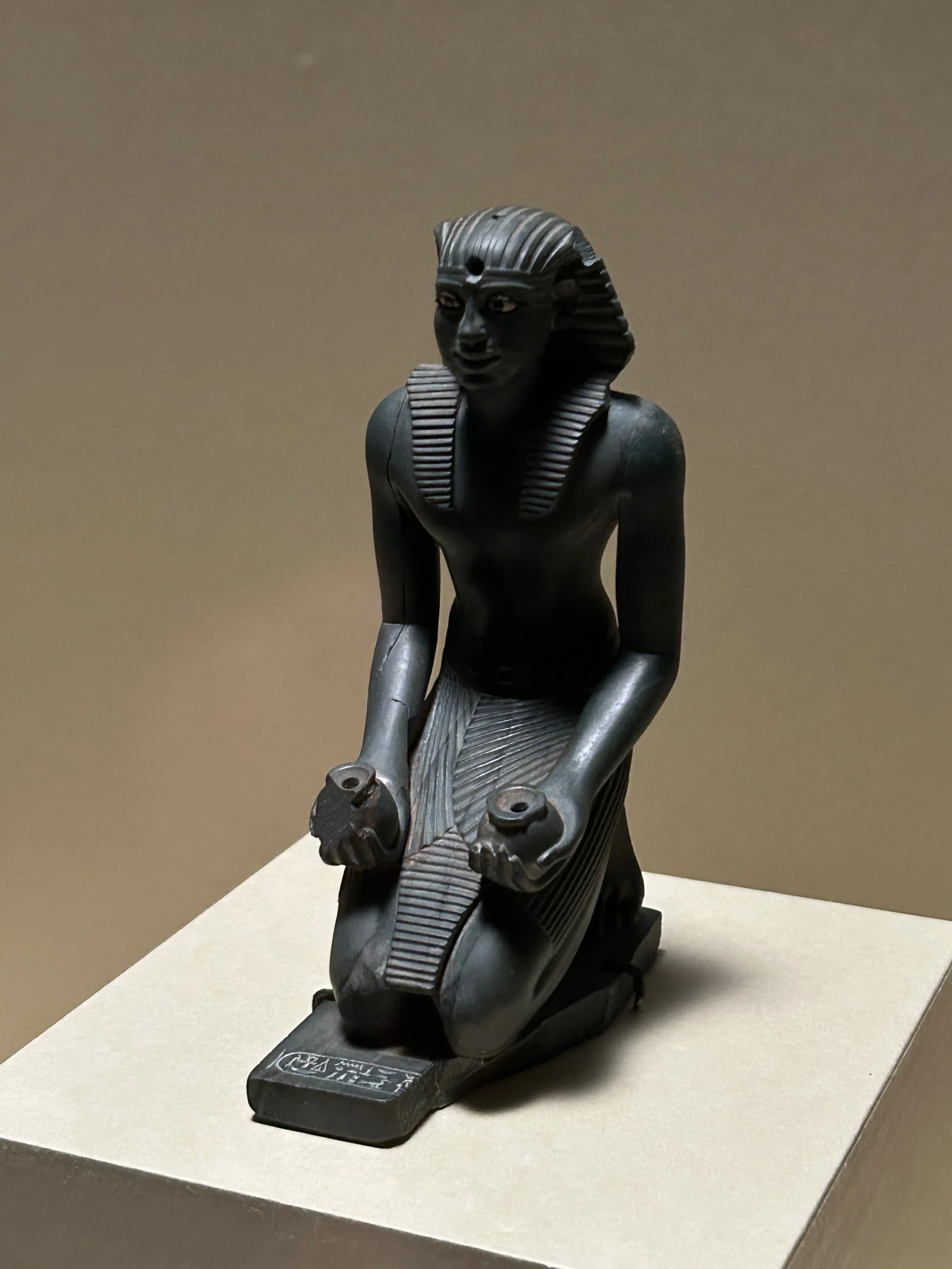 古代エジプト　ファラオの王子像　箱付き　S15-2 古代エジプト in 静岡県立美術館 ②ファラオの実像を解明せよ！｜さき