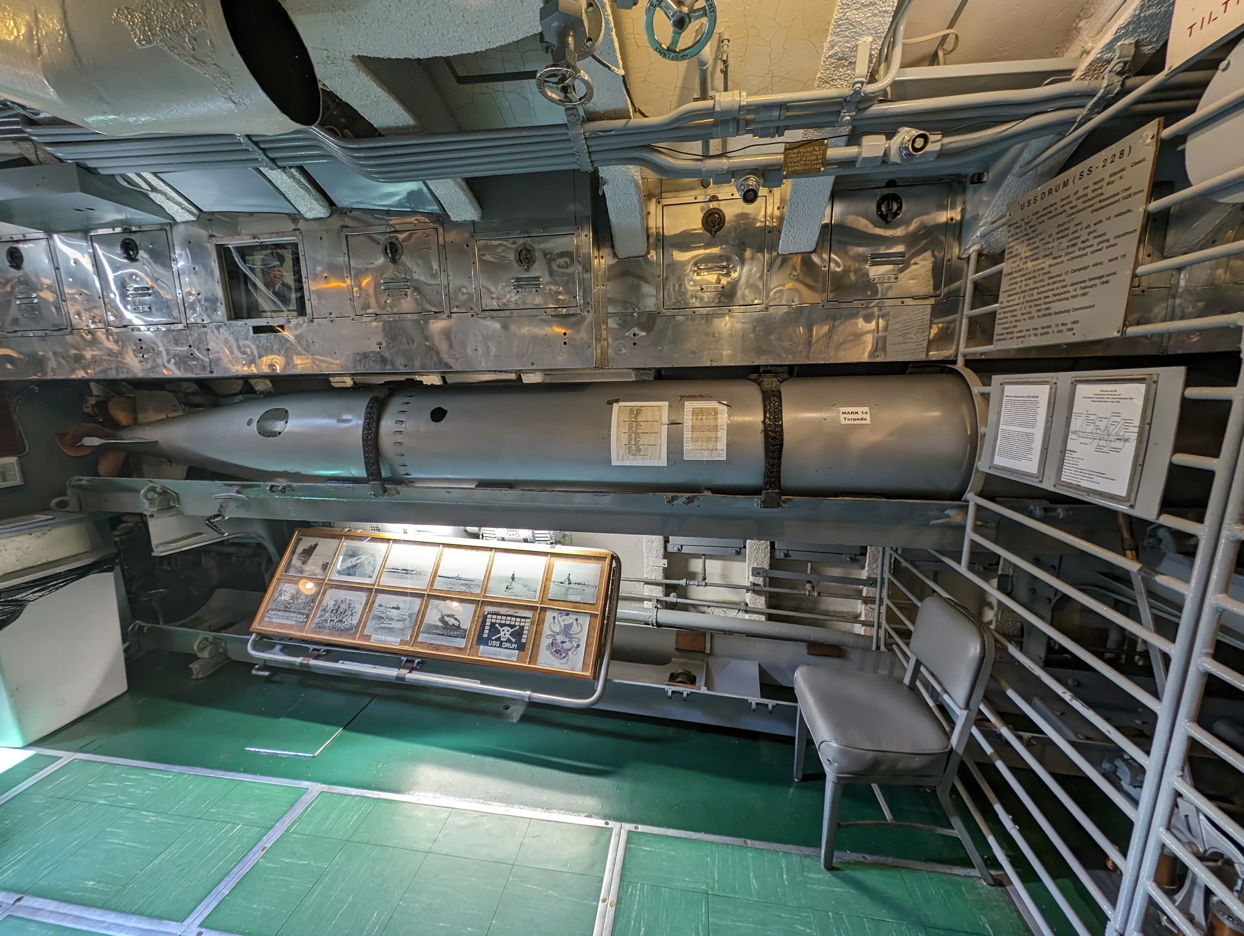 潜水艦 USS Drum見学記② 艦内見学編｜飛龍
