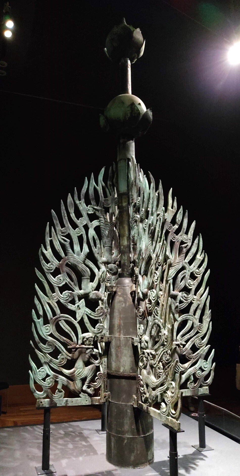 博物館級の存在感。金庫扉で作った、重厚感とビンテージ感たっぷりの座卓 2024年度 第4回コレクション展｜京都国立近代美術館 | The National