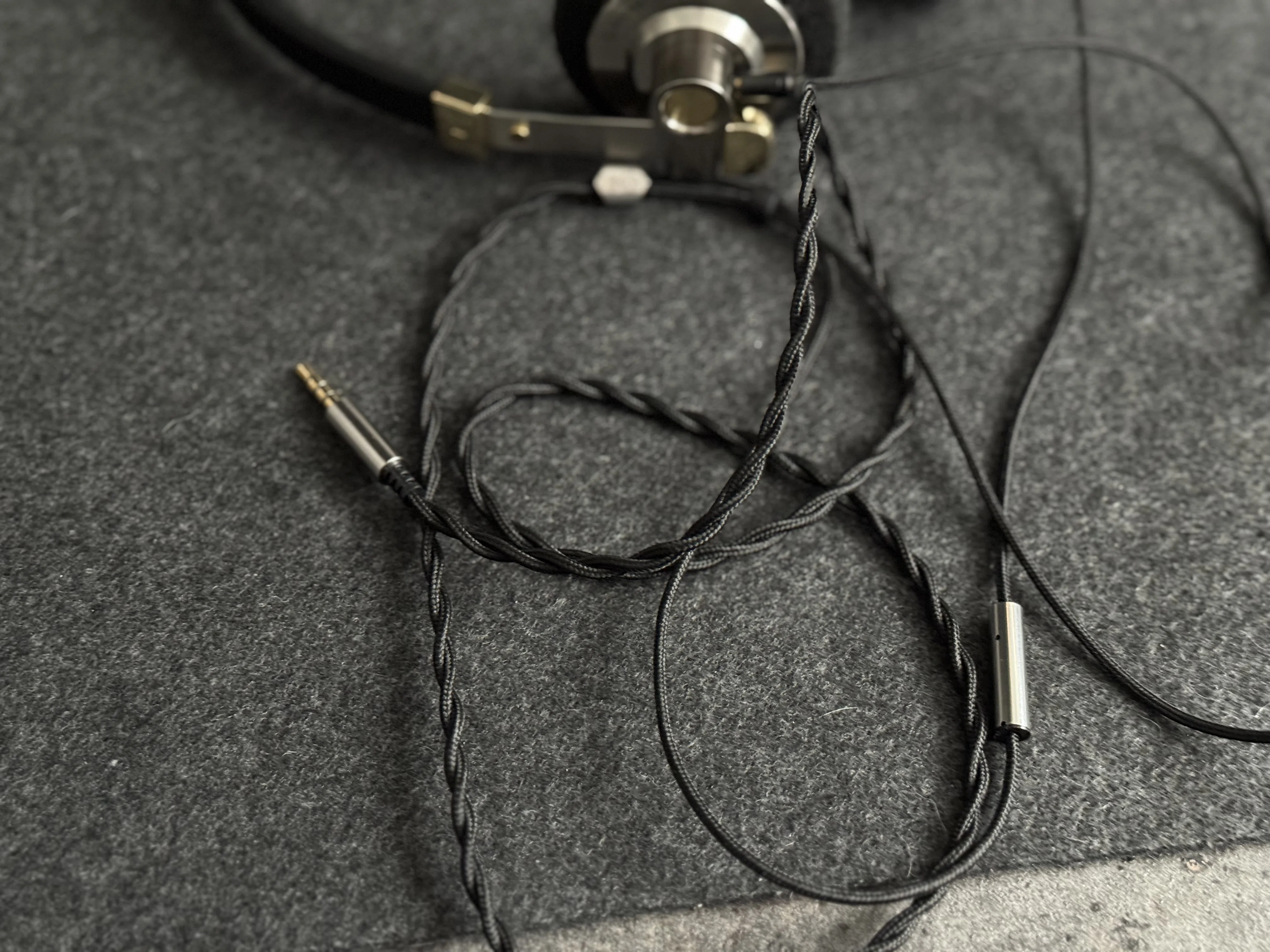 あのMarshallにも負けない⁉お洒落ヘッドホンの新たな選択肢【ROSESELSA