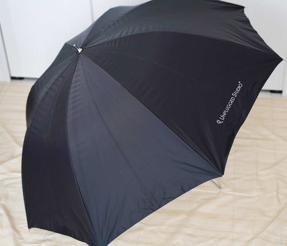 最高に柔らかい光を】UNPLUGGED STUDIO UN-029反射型アンブレラを使っ