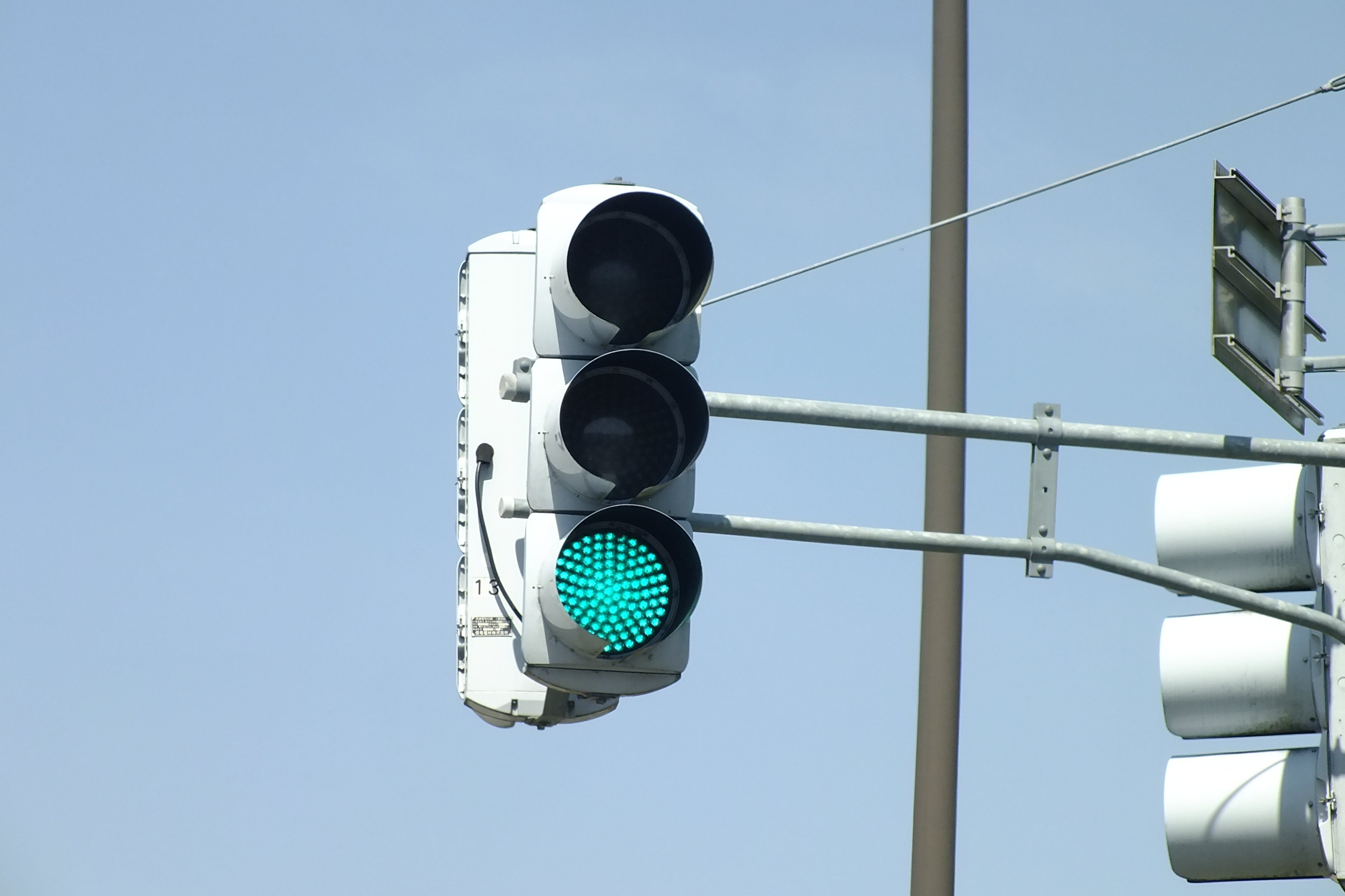 高山-164】高山市国府町金桶にある2013年製造の信号電材薄型面拡散