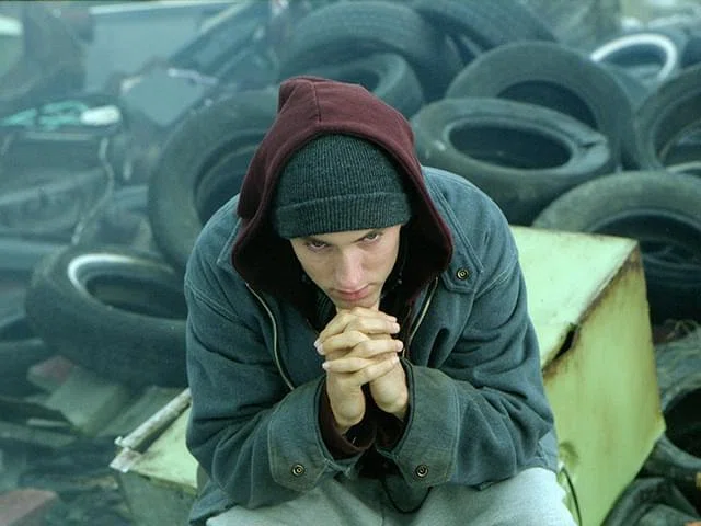 映画『8mile』のワンシーンのエミネム。