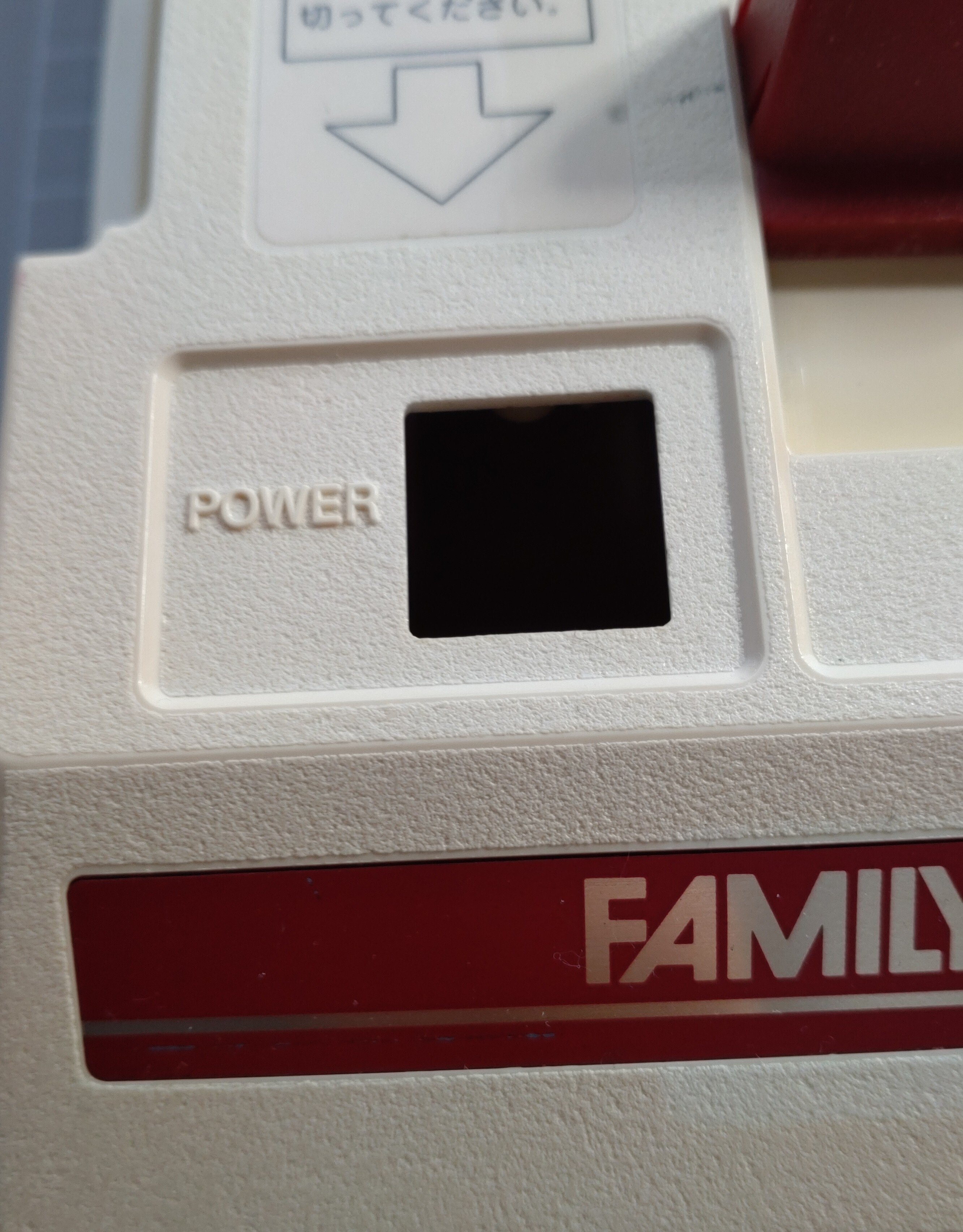 赤白ファミコンには2種類あったことに気が付いた今日この頃｜とみぃ