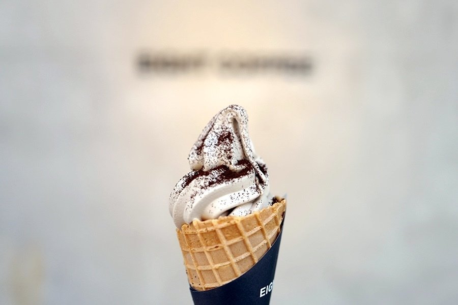 エイトコーヒーの大人ソフトクリーム｜サカキシンイチロウ