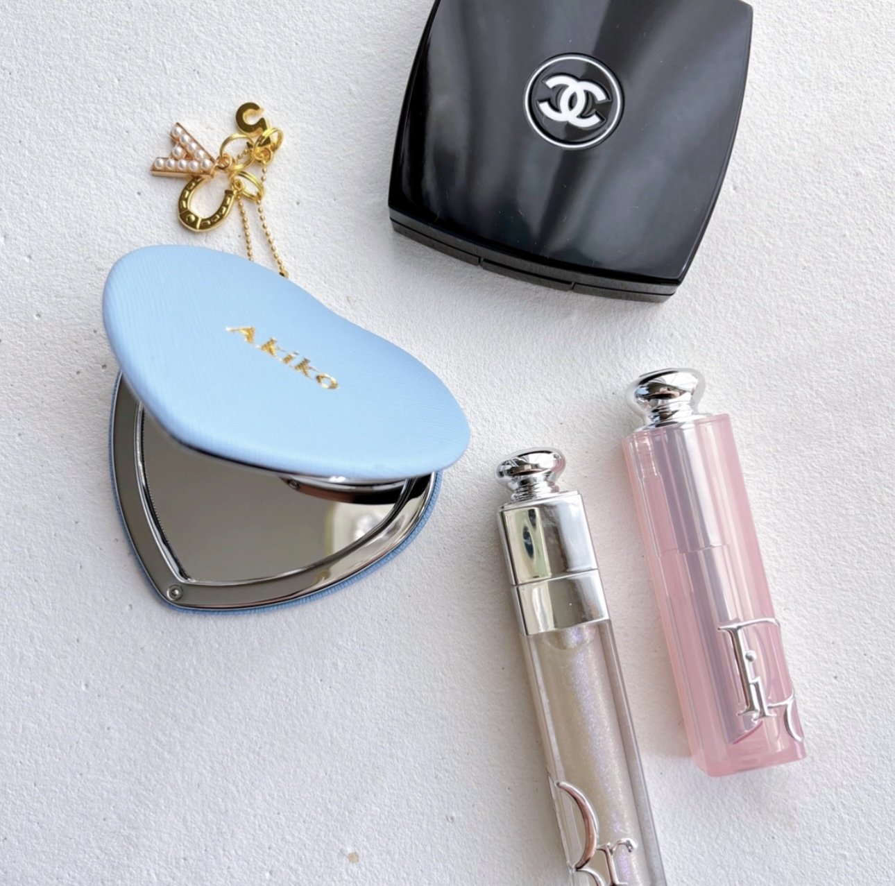 贈っても贈られても嬉しい。オーダーメイドのコンパクトミラー