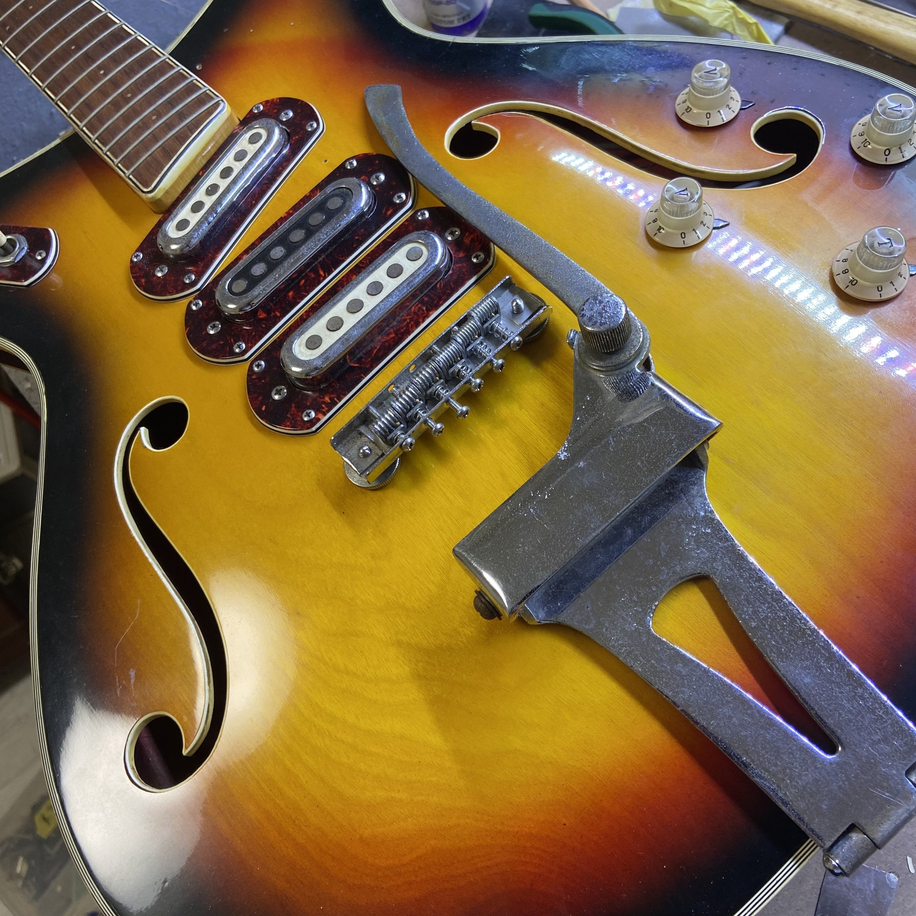 ビザールギターの修理とオリジナルパーツ2｜Bridge Guitars