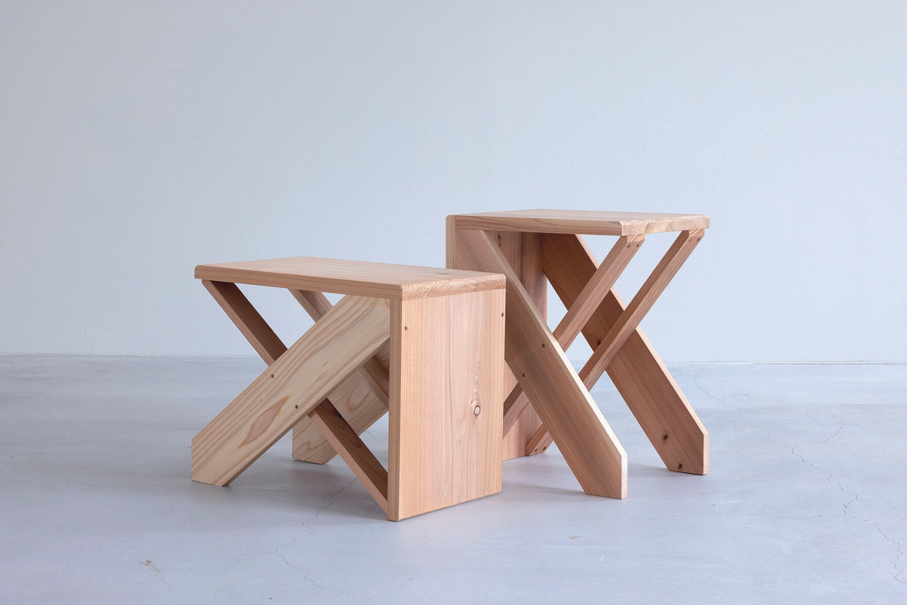 初めてノコギリを持つ人にも安心！『増補新版 杉でつくる家具』一番