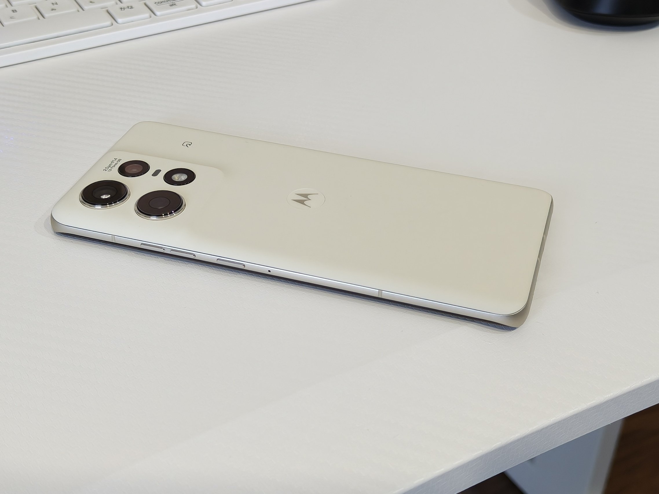 motorola edge 50s PRO 未使用 ホワイト motorola edge 50s pro」徹底レビュー：19分フル充電やカメラの