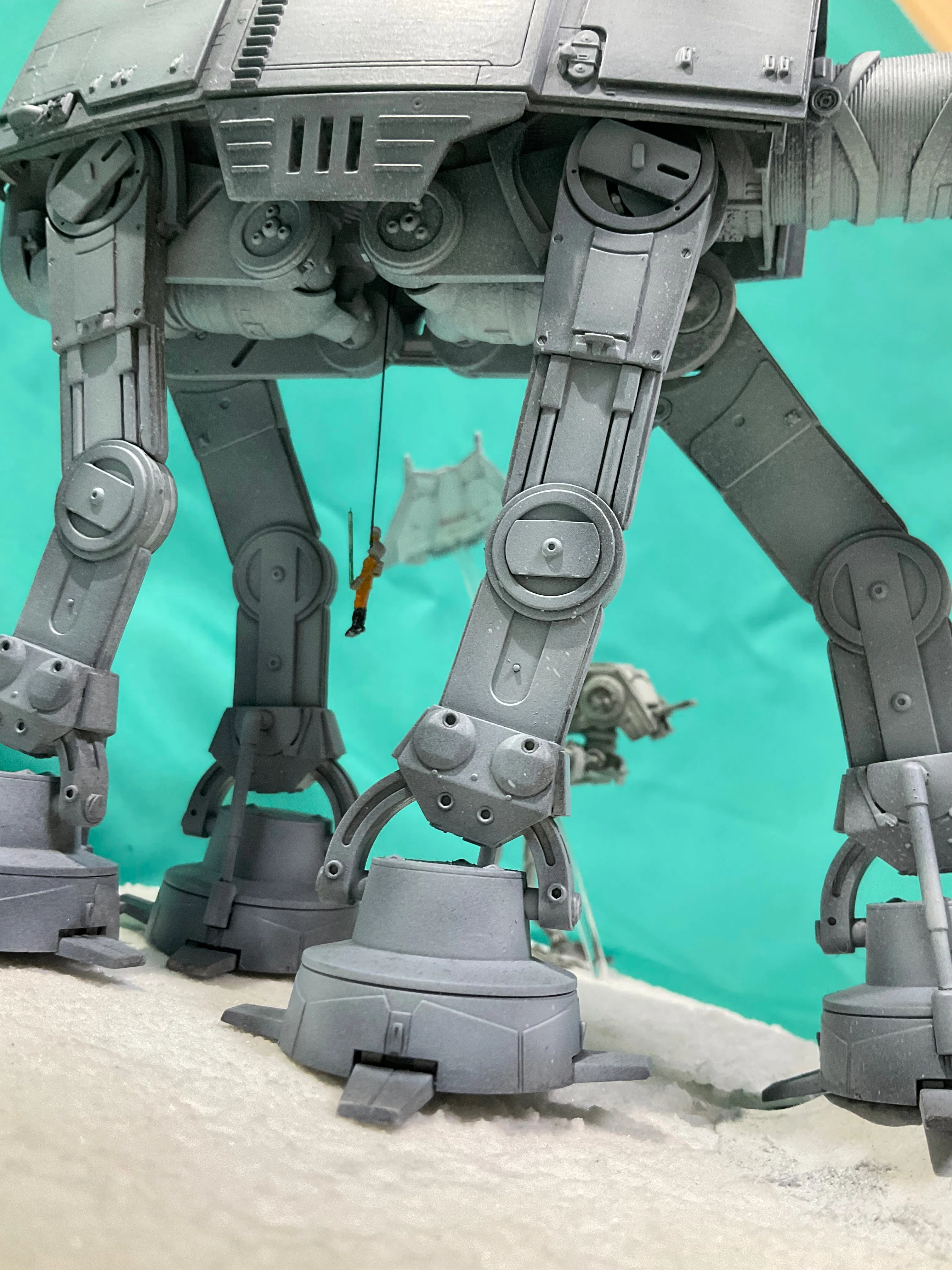 スターウォーズ 帝国の逆襲 AT-AT in Battle of Hoth｜模型アトリエ