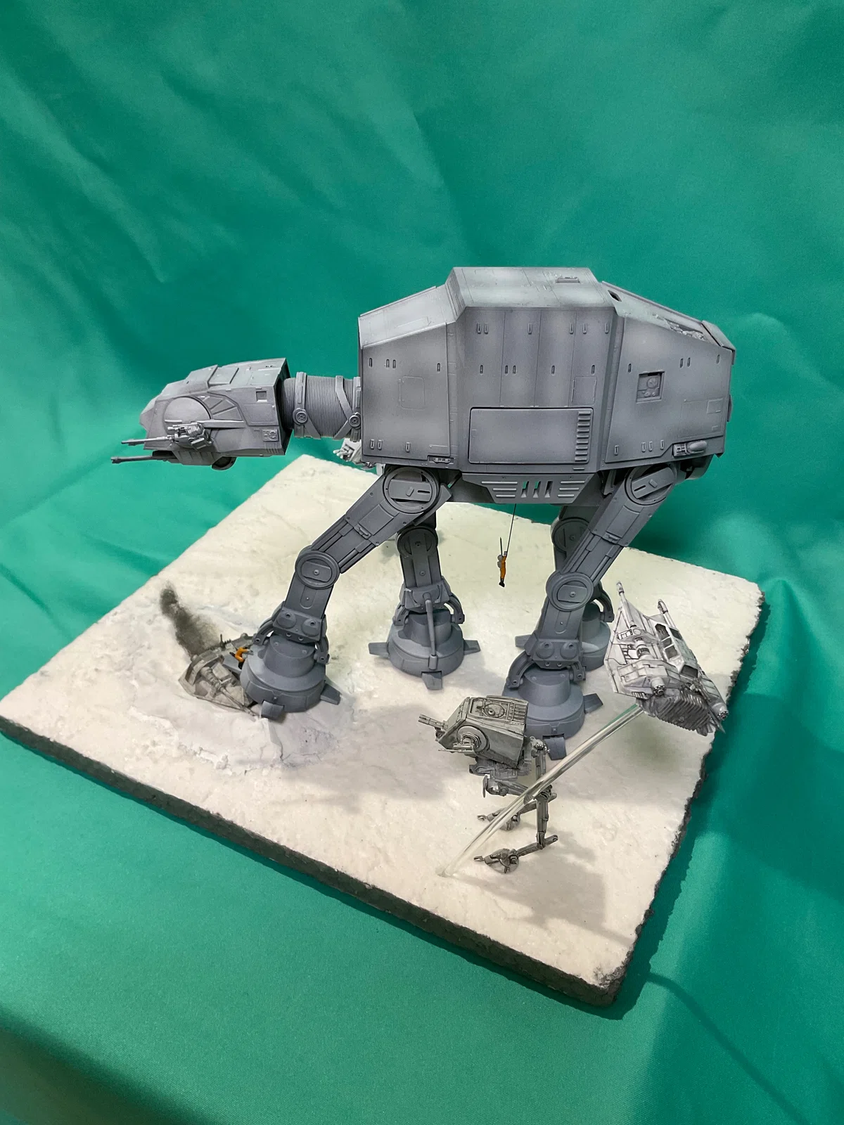 スターウォーズ 帝国の逆襲 AT-AT in Battle of Hoth｜模型アトリエ 