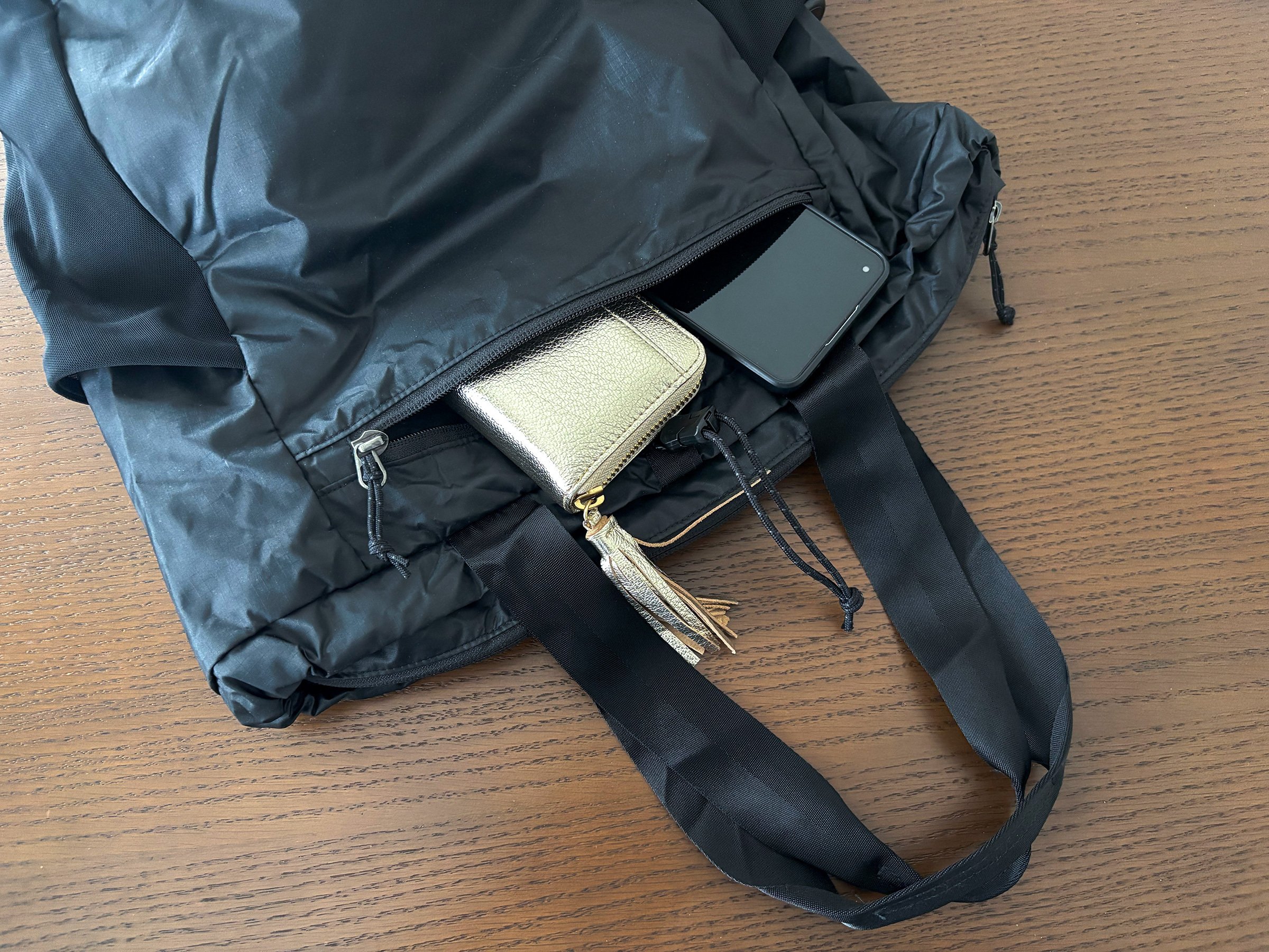 節約志向必見！】大雨でも安心の万能バッグ、パタゴニア「ブラック