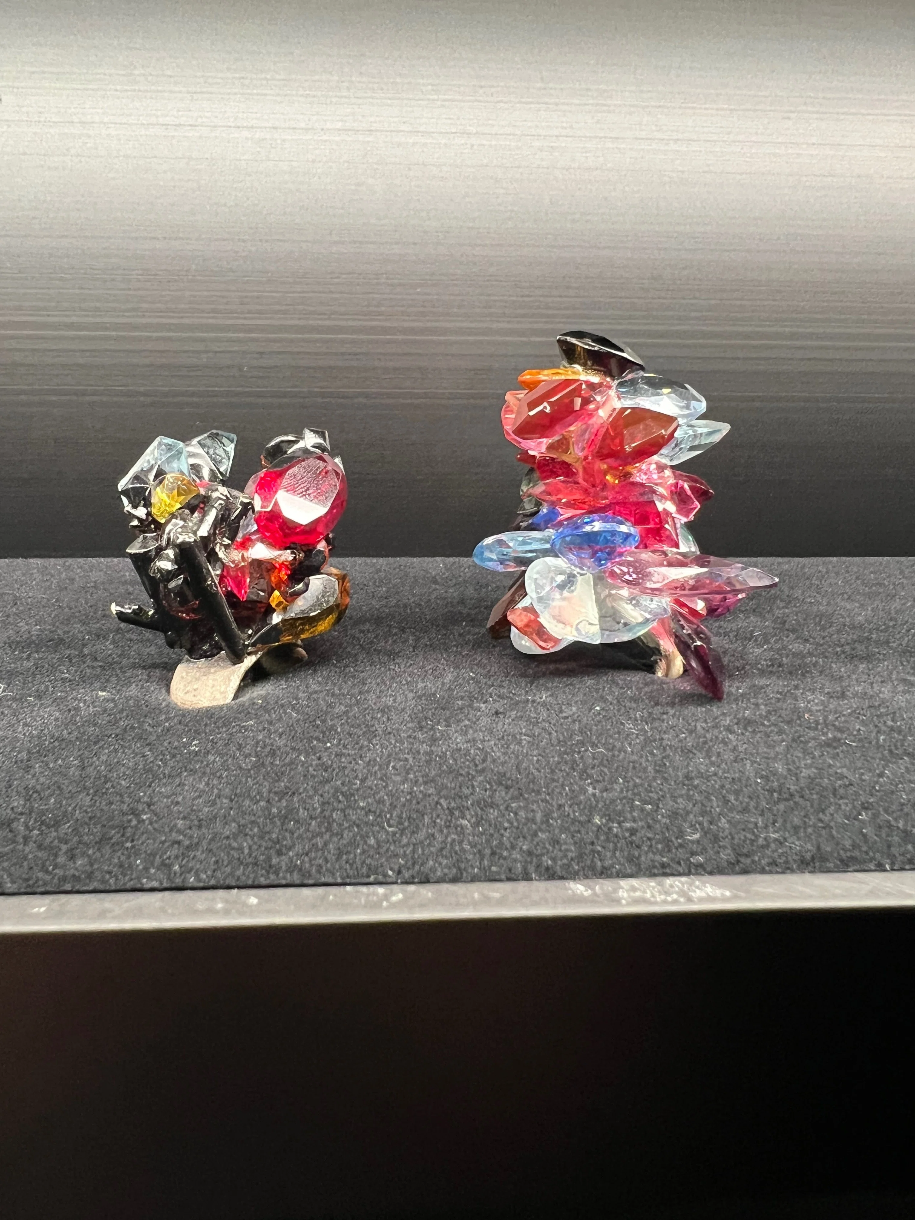 コンテンポラリージュエリーを着用視点ではなく鑑賞対象として深掘りし