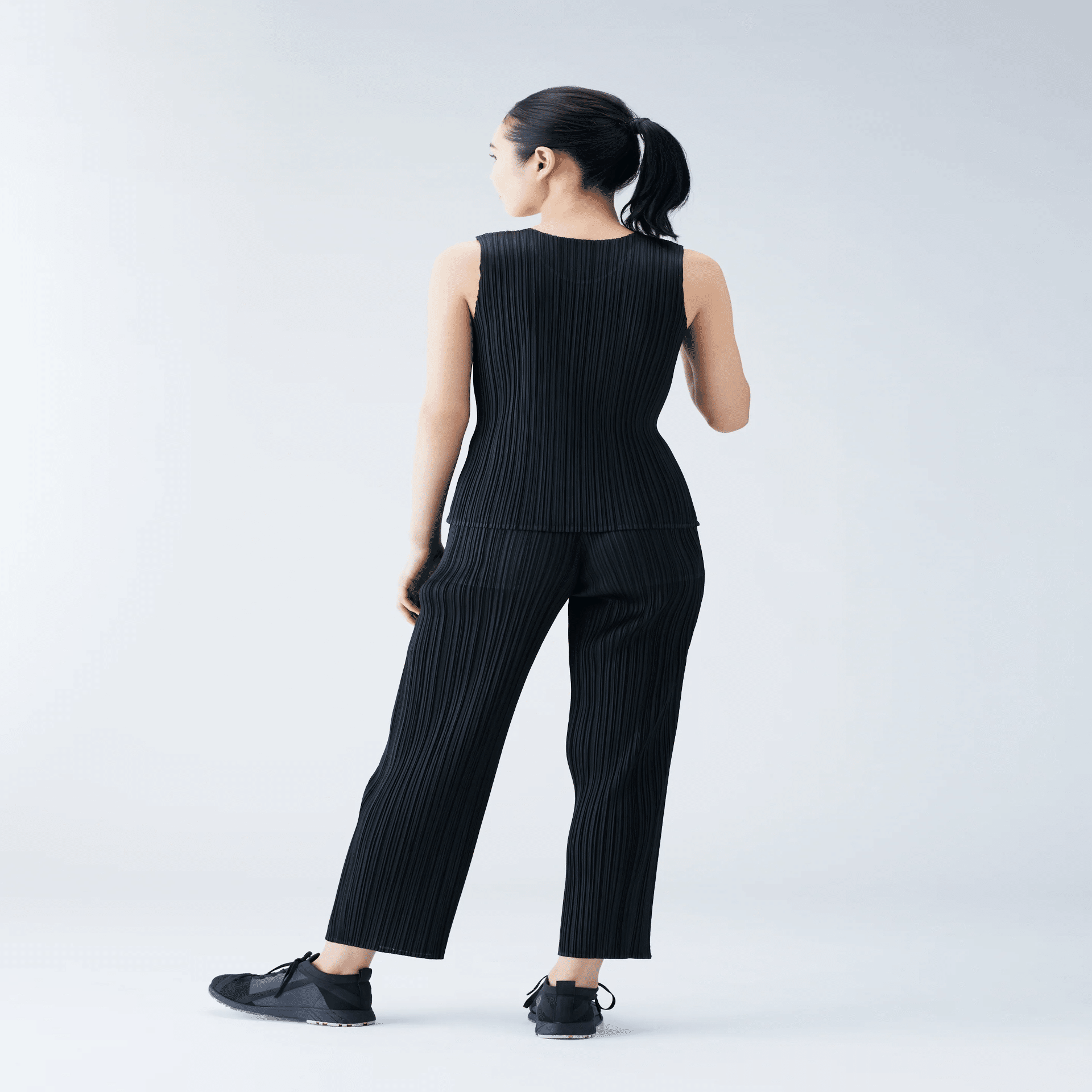 プリーツプリーズ】イッセイミヤケの歴史とデザイナー三宅一生｜服選び