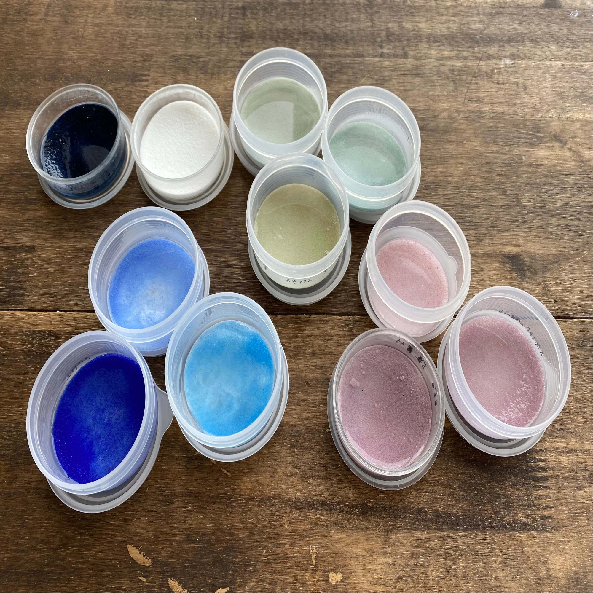 七宝焼の「釉薬」ってどんなもの？｜&ENAMEL（アンドエナメル）店主