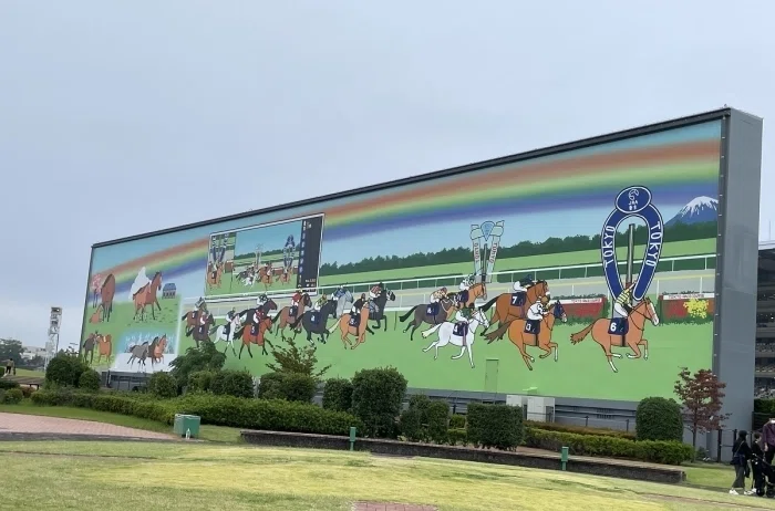 東京競馬場内馬場ビジョン裏