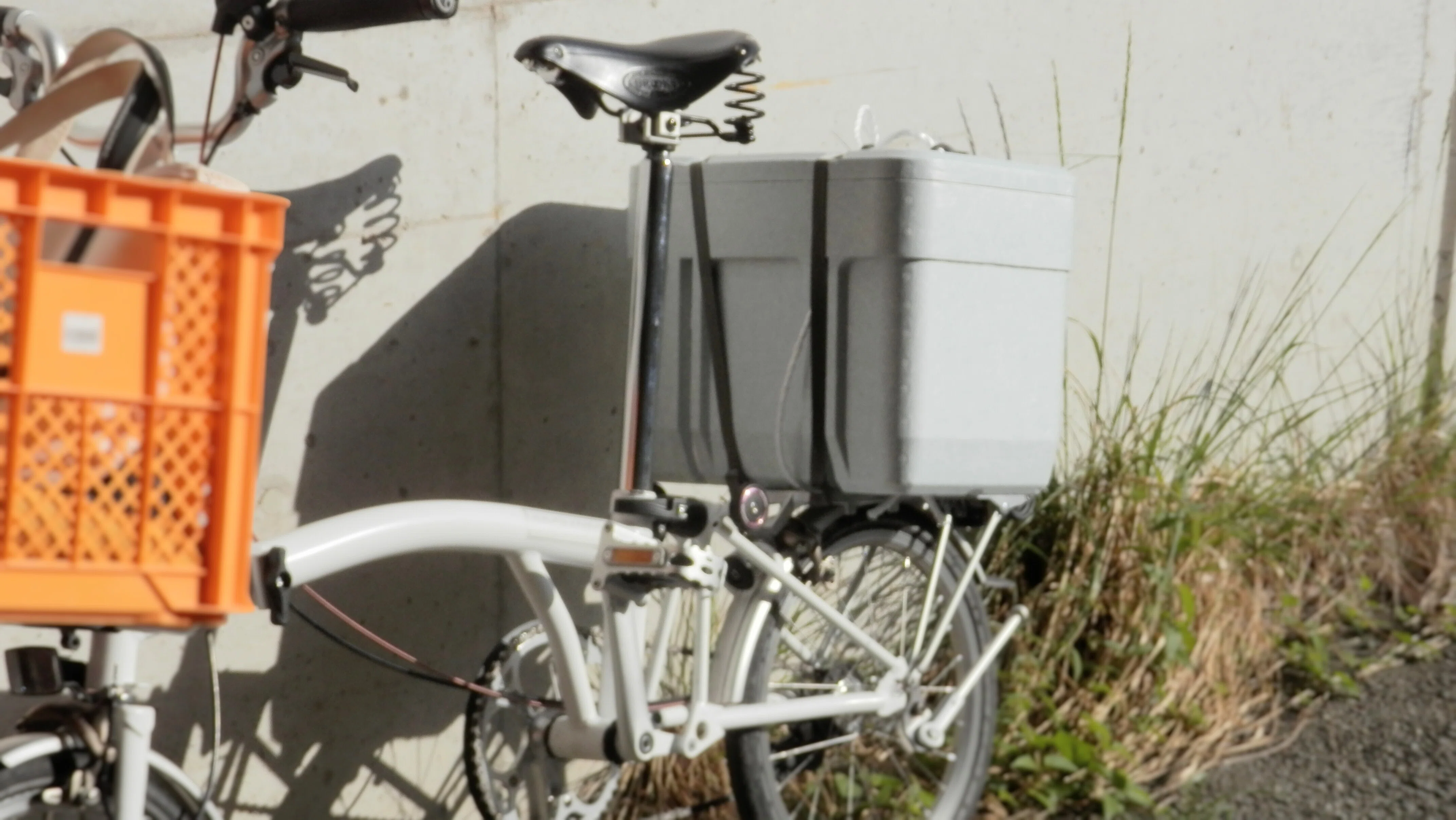 折りたたみ自転車にクーラーボックスを積載する【ブロンプトン