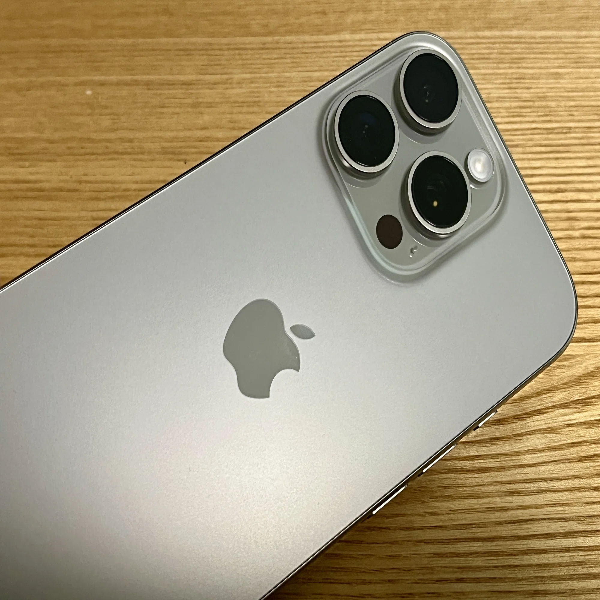 iPhoneを迷ってる人へ】 iPhone16 Pro 3ヶ月レビュー｜ゆきてく