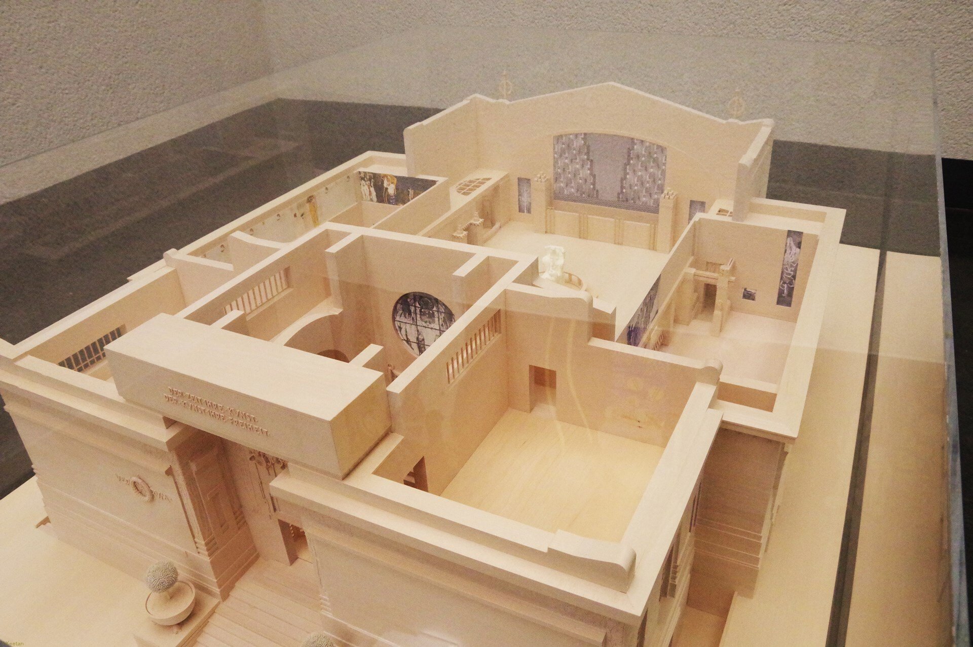 ユーゲントシュティールとは何か ?｜キータン🦋写真とAIで紡ぐもう1