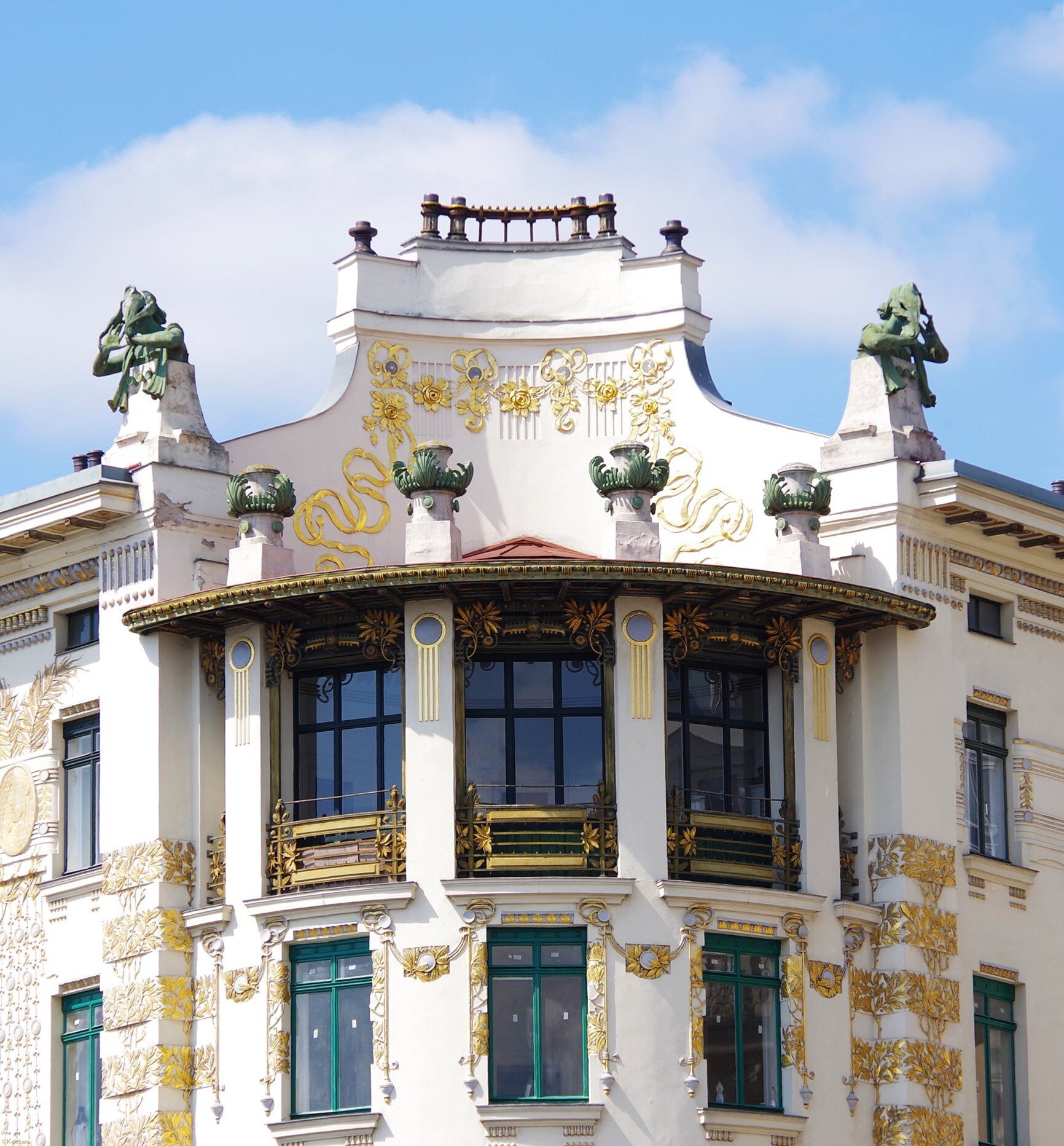 ユーゲントシュティールとは何か ?｜キータン🦋写真とAIで紡ぐもう1