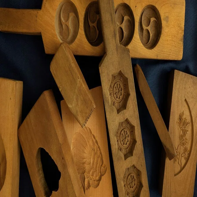 Reviving Japanese Sweets with Vintage Wooden Molds and About 