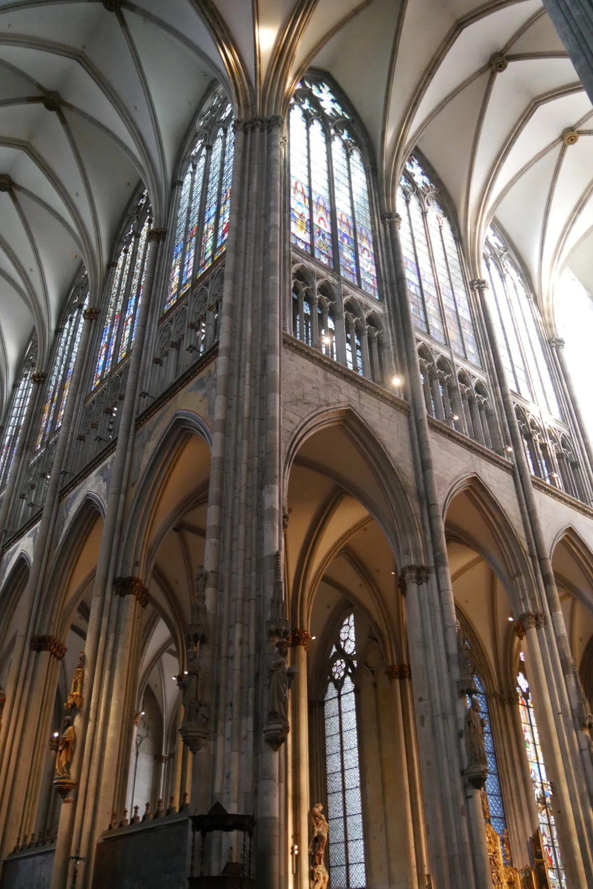 ケルン大聖堂（Kölner Dom）と世界最古のオーデコロン（ケルンの水 