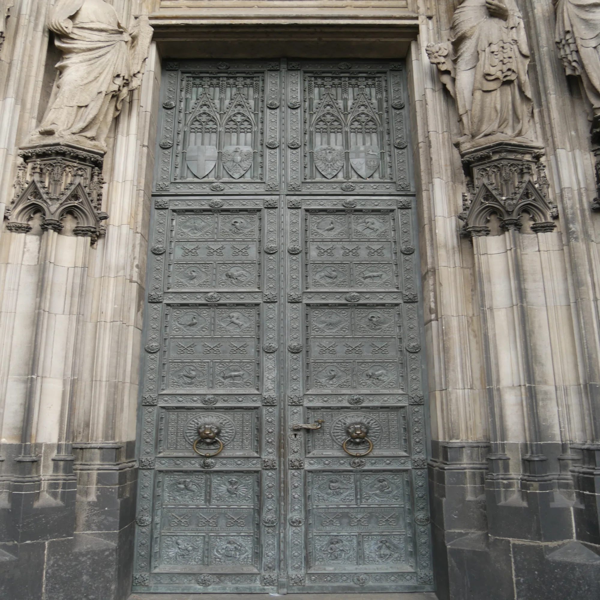ケルン大聖堂（Kölner Dom）と世界最古のオーデコロン（ケルンの水 