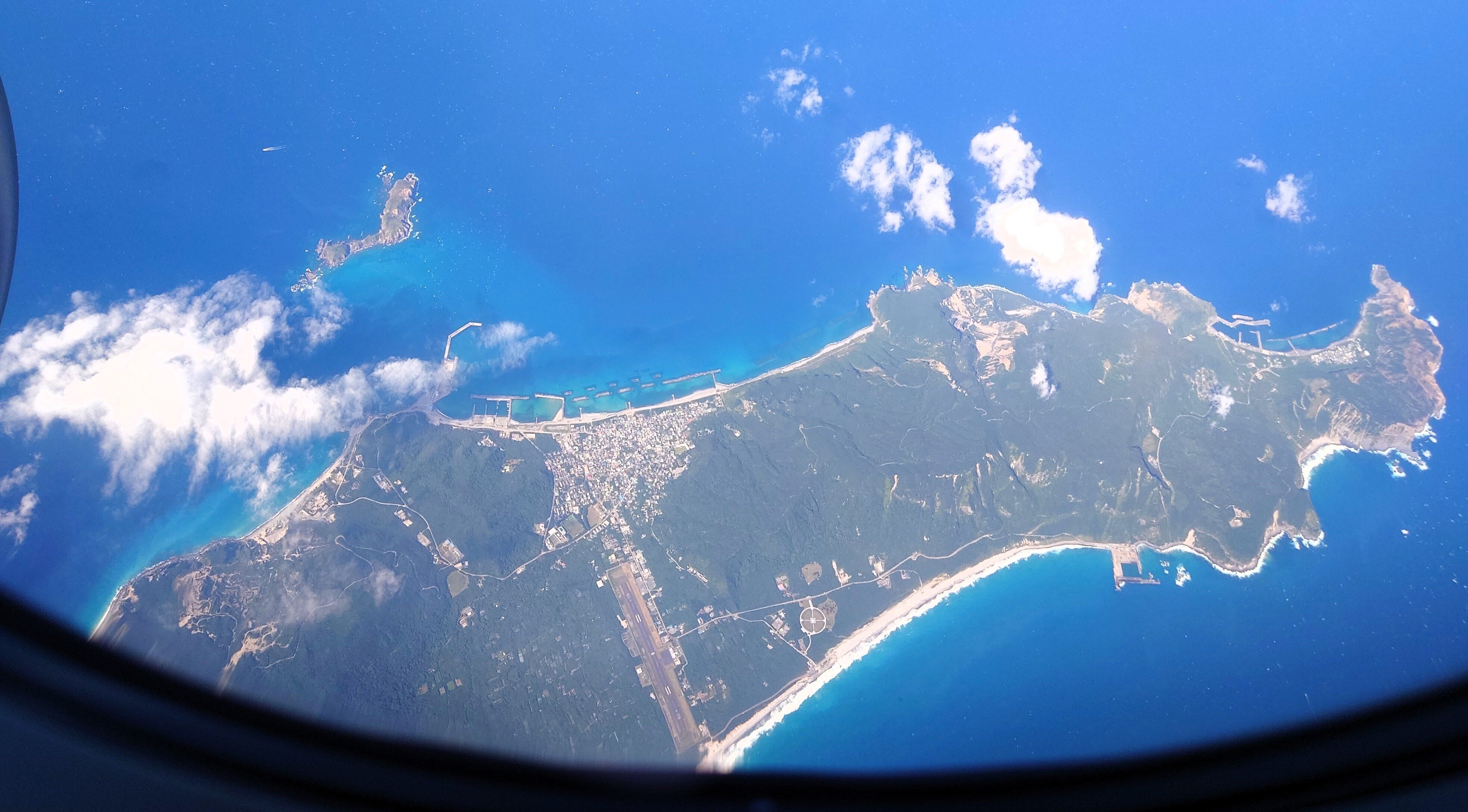 機窓画像コレクション「高知空港～伊豆大島」／2024年10月｜菅野ノリヒコ
