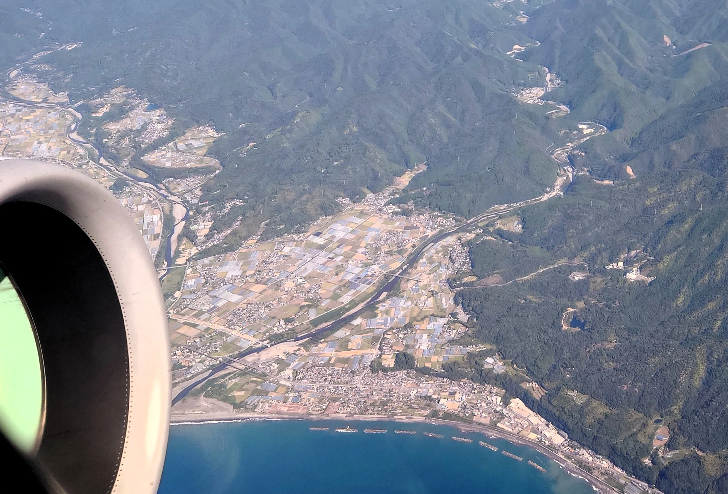 機窓画像コレクション「高知空港～伊豆大島」／2024年10月｜菅野ノリヒコ