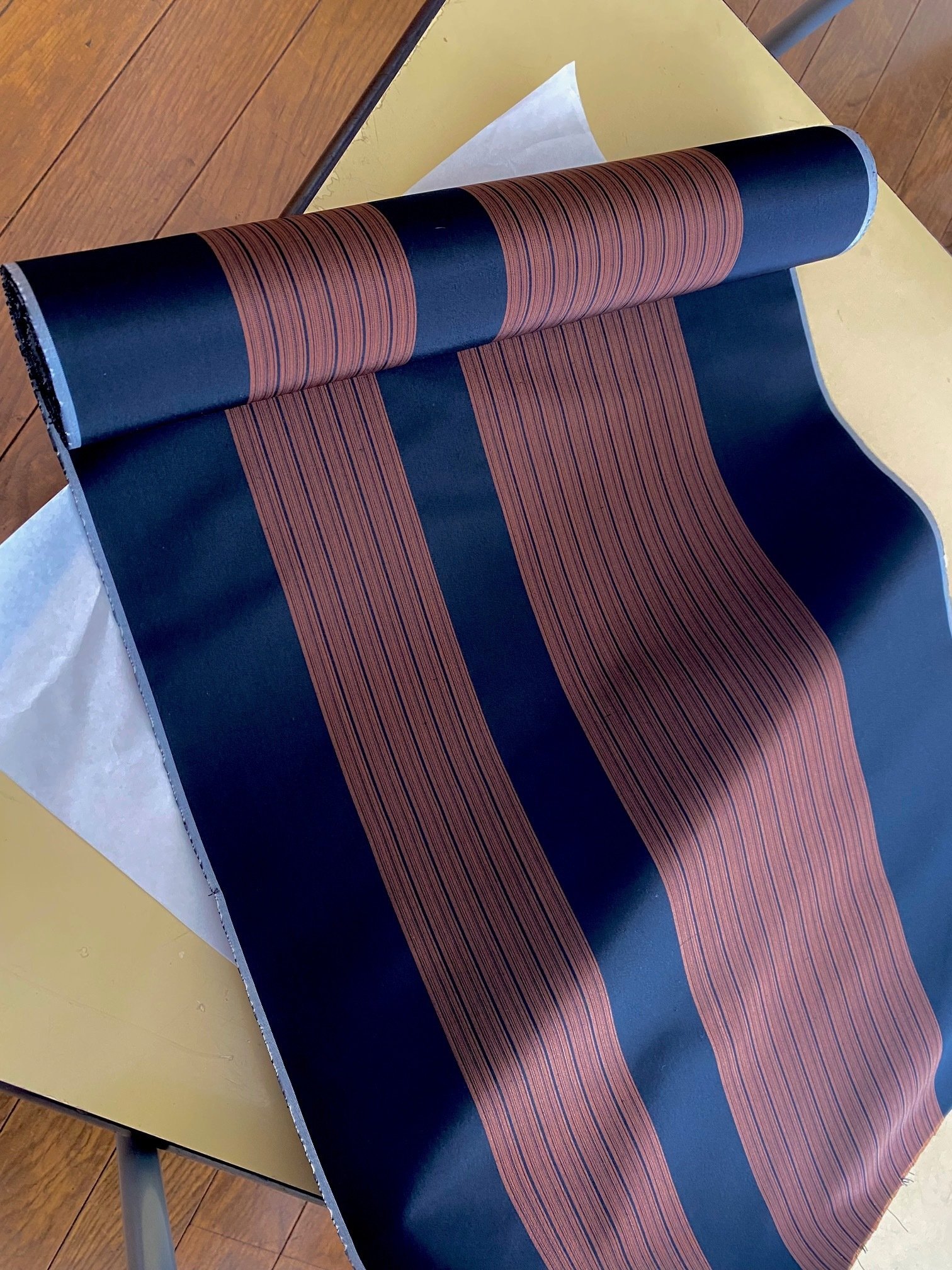 秋田八丈 畝織 ハマナス染 草木染 秋田県指定無形文化財 正絹 ガード加工済 秋田八丈 畝織 ハマナス染 草木染 秋田県指定無形文化財 正絹 ガード加工済