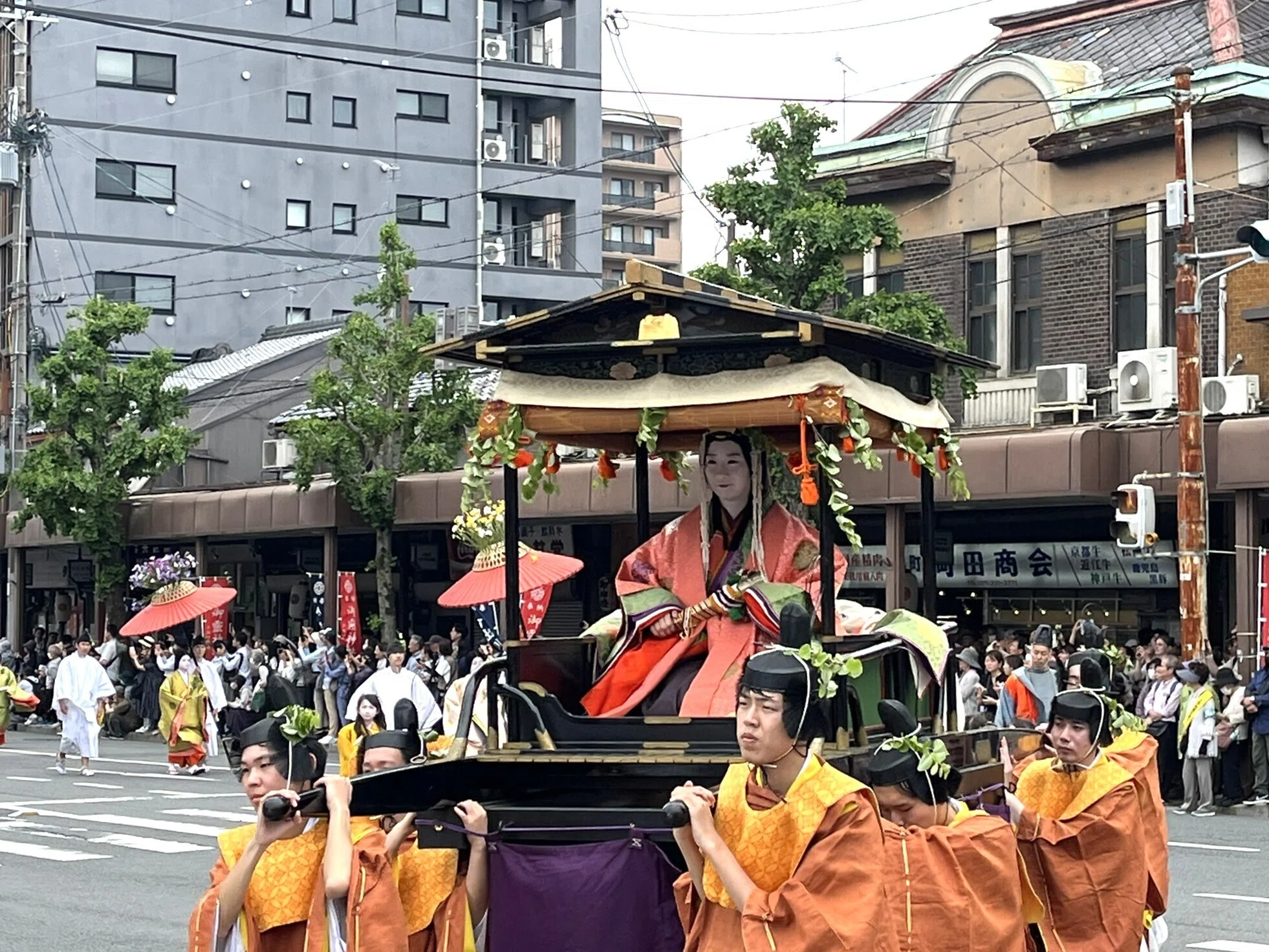 厳かにオヨヨが！ 貴族のお祭り「葵祭」｜食彩アドコム ＠ 食こそ温故知新