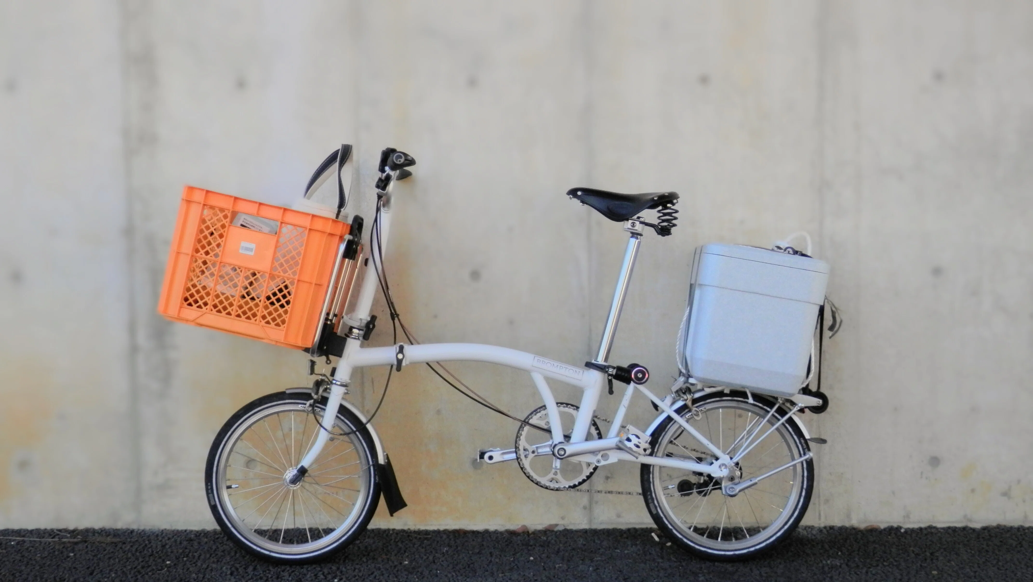 折りたたみ自転車にクーラーボックスを積載する【ブロンプトン