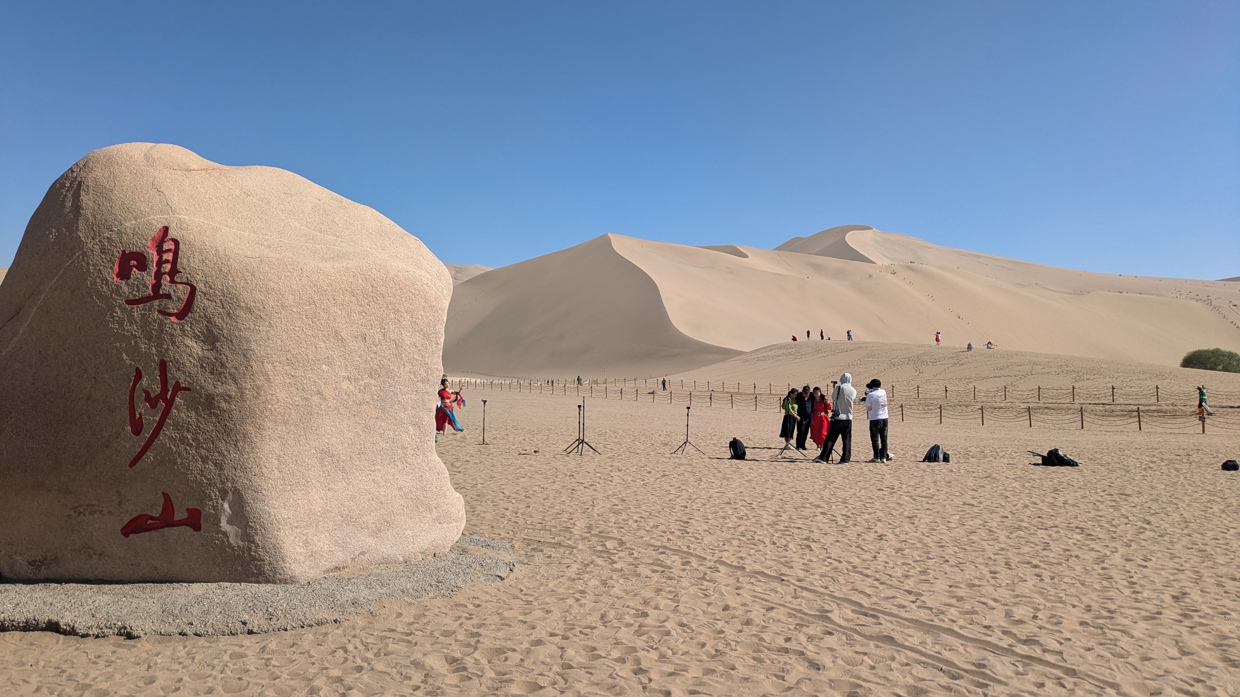 ■敦煌 月牙泉の水 鳴沙山の砂 桂林郊外の畠脇より採収 雲南省 石林の石 中国■ □敦煌 月牙泉の水 鳴沙山の砂 桂林郊外の畠脇