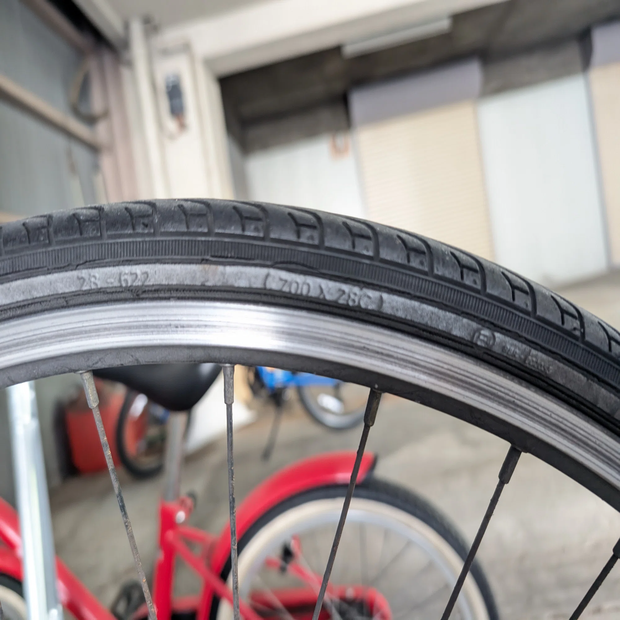 初挑戦！クロスバイクの前輪タイヤ交換をDIYでやってみた結果【Amazon 