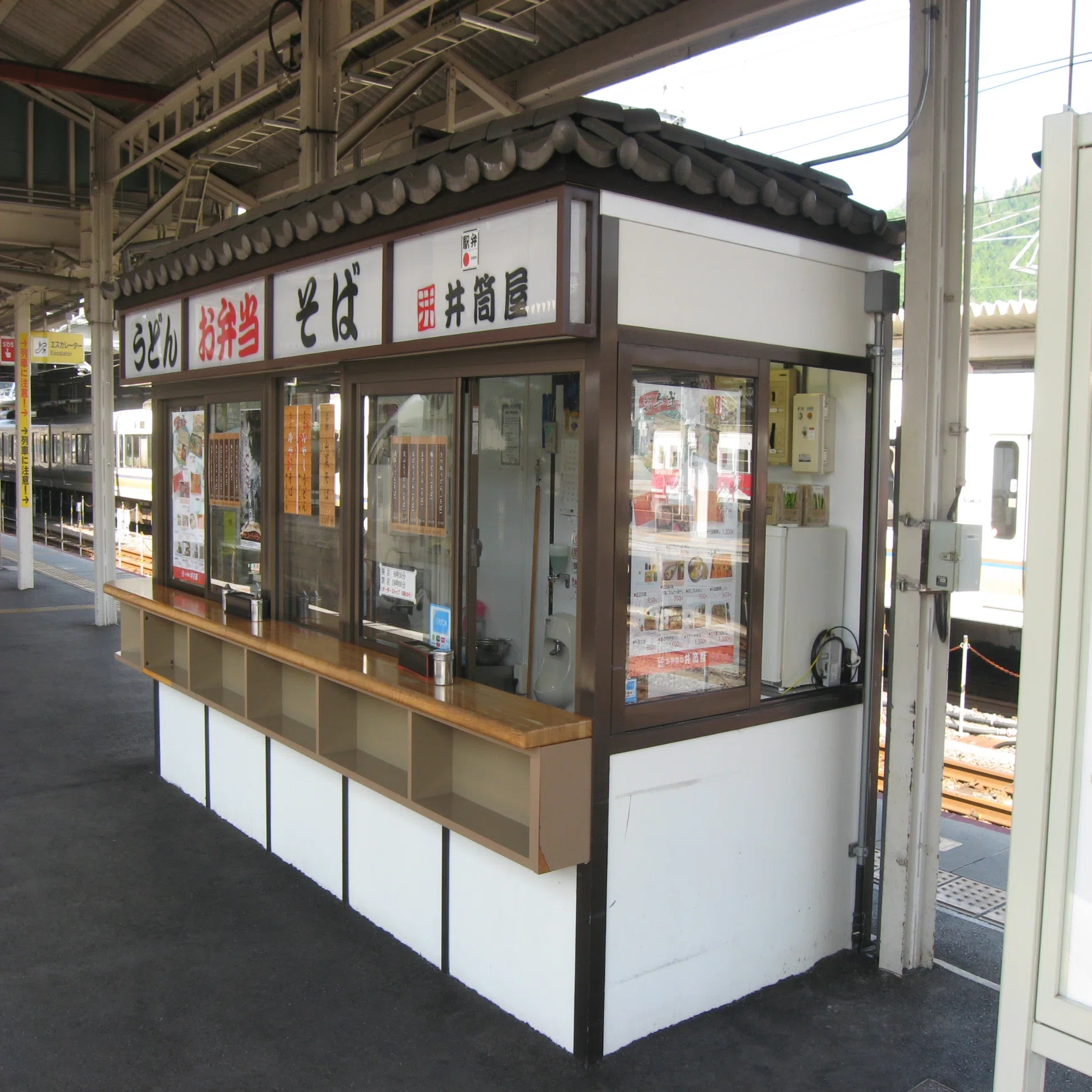 米原駅新幹線ホーム売店