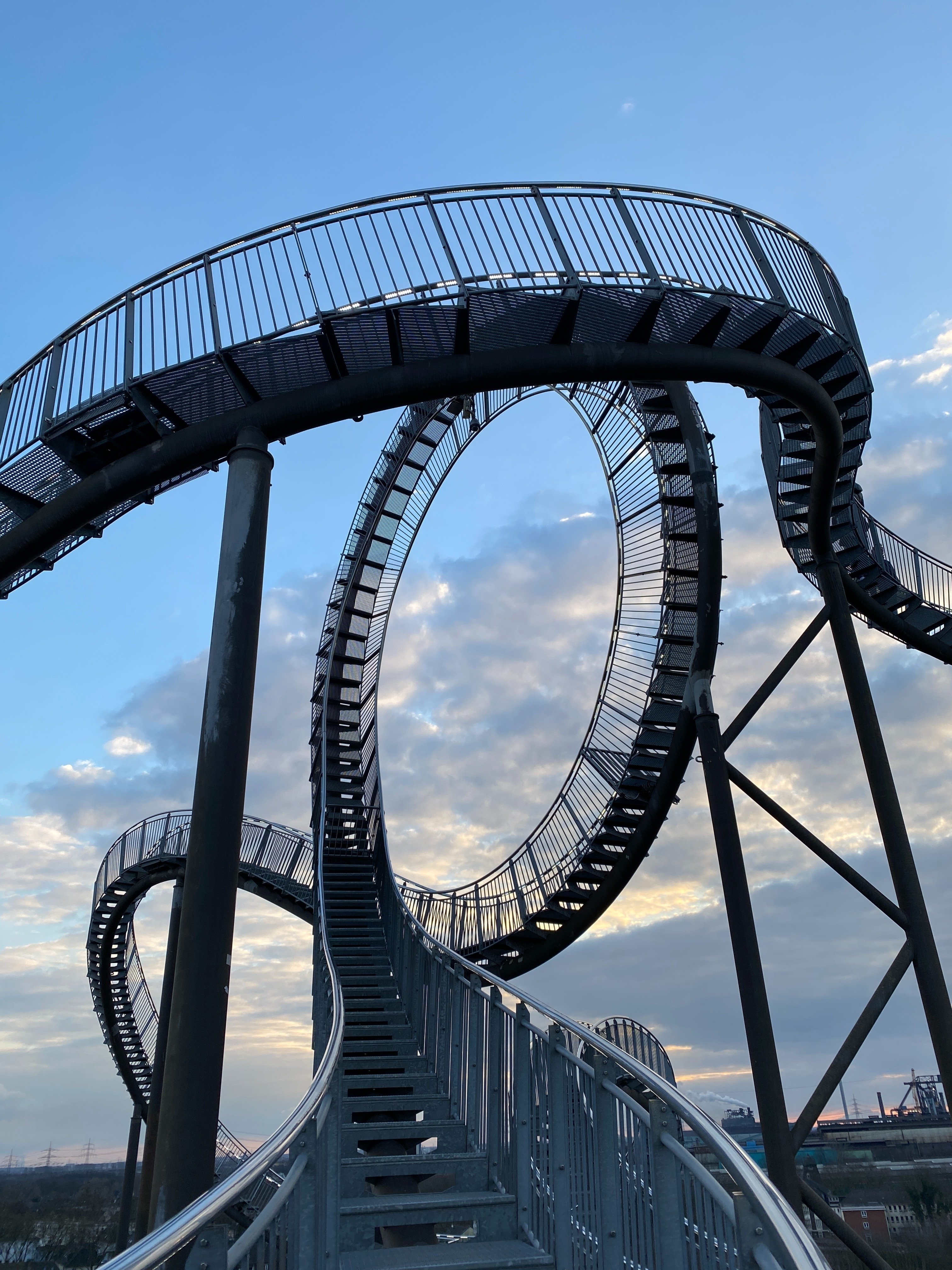 歩けるローラーコースター！「タイガー＆タートル マジックマウンテン