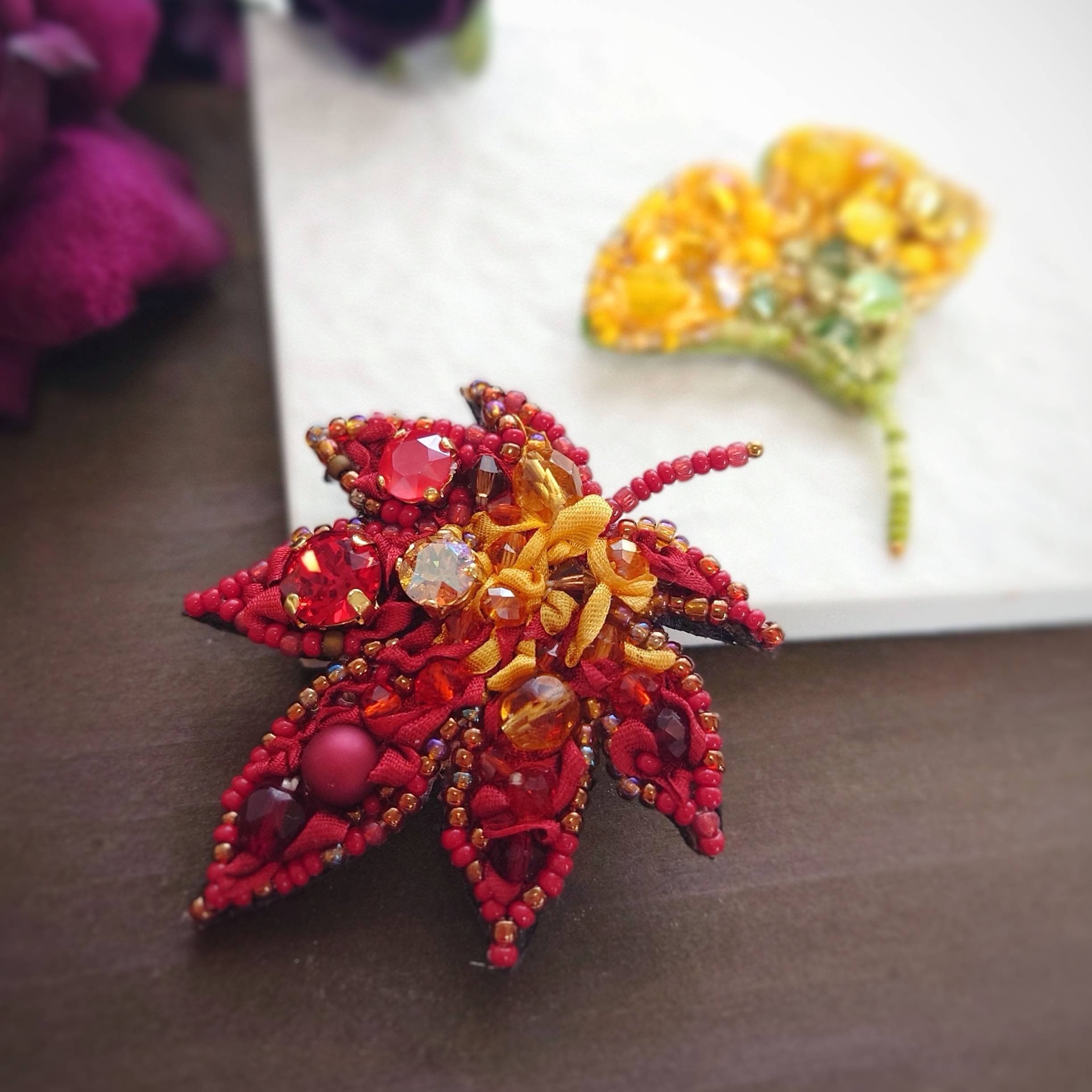 ⚜️定価１４万　新品⚜️さえら　ヒスクローネ⚜️シルク　刺繍　ビーズ　２ オートクチュールのビーズ刺繍 ビーズセット