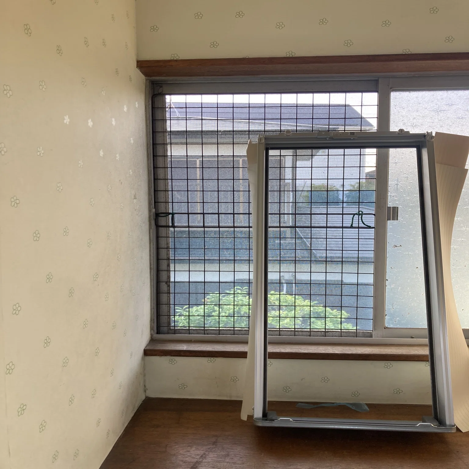 暑い夏がそこまで来てる？ 〜DIYで、窓エアコンをつけてみた｜てすり屋 
