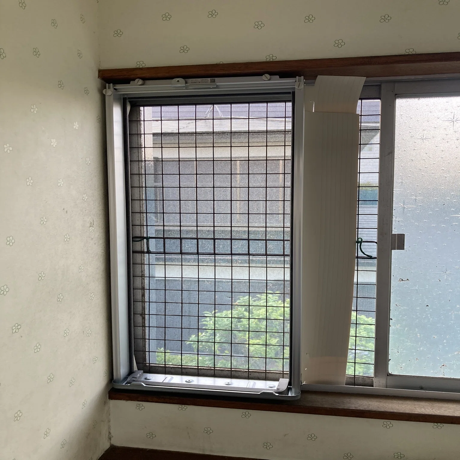 暑い夏がそこまで来てる？ 〜DIYで、窓エアコンをつけてみた｜てすり屋 