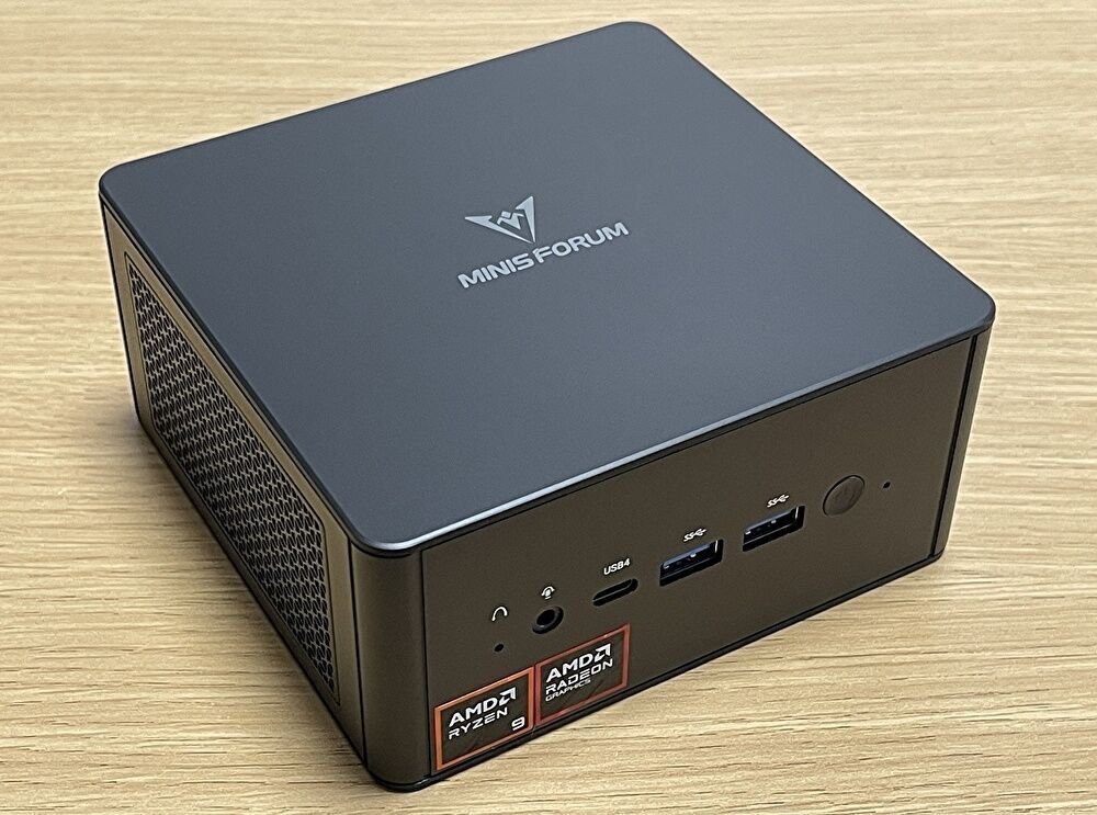 メモリ満タン 64GB、Ryzen 9 8945HS搭載ミニPC「MINISFORUM UM890 Pro