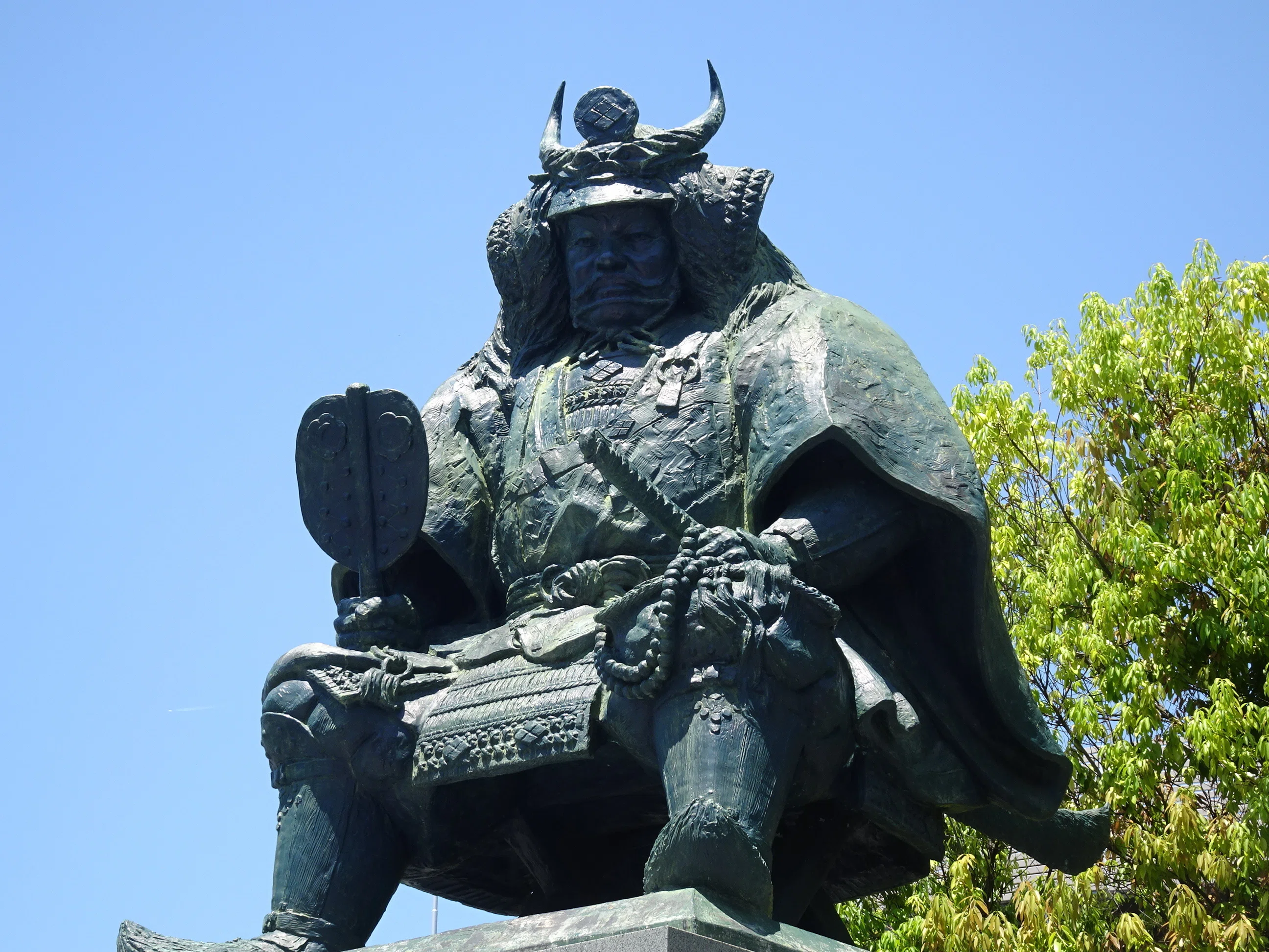 山梨・甲府へ1～武田信玄像と甲府城から｜門田和雄