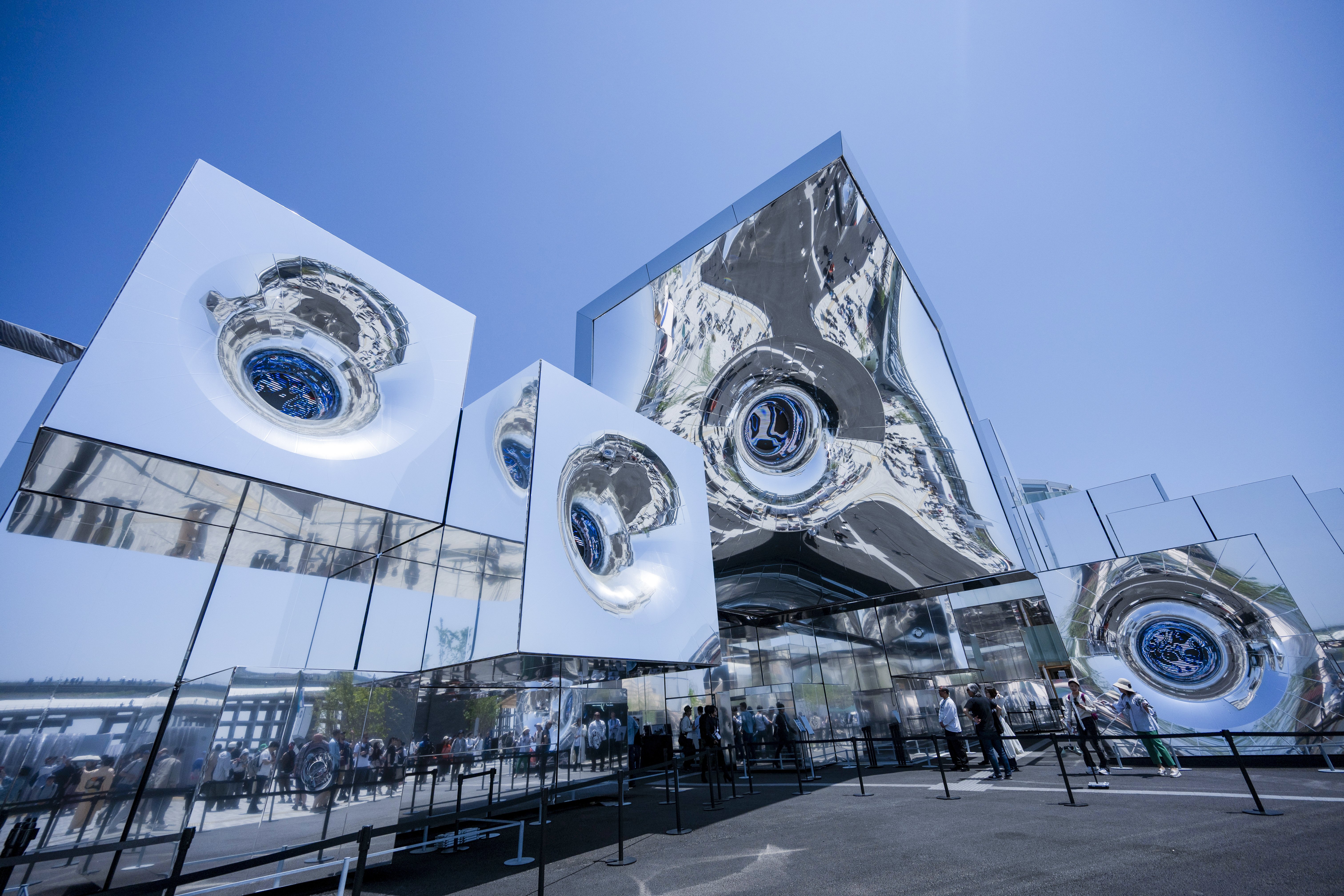 大阪　関西　万博　トーゴ　パビリオン　チーター　置物　インテリア　木彫り　新品 大阪 関西 万博 トーゴ パビリオン チーター 置物 イ