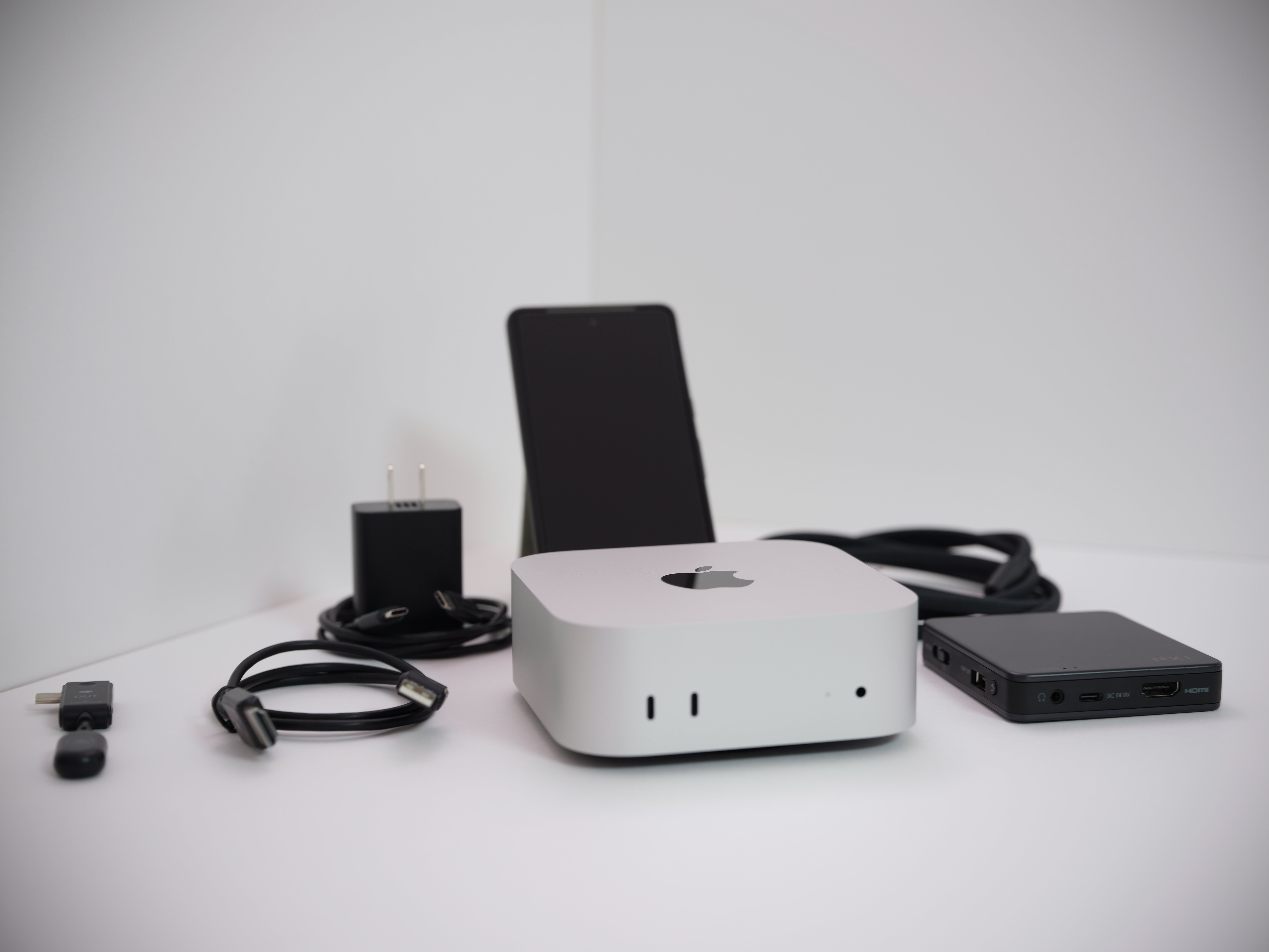 レビュー】Mac miniとプロジェクター NX1で実現する、モバイル&ごろ寝