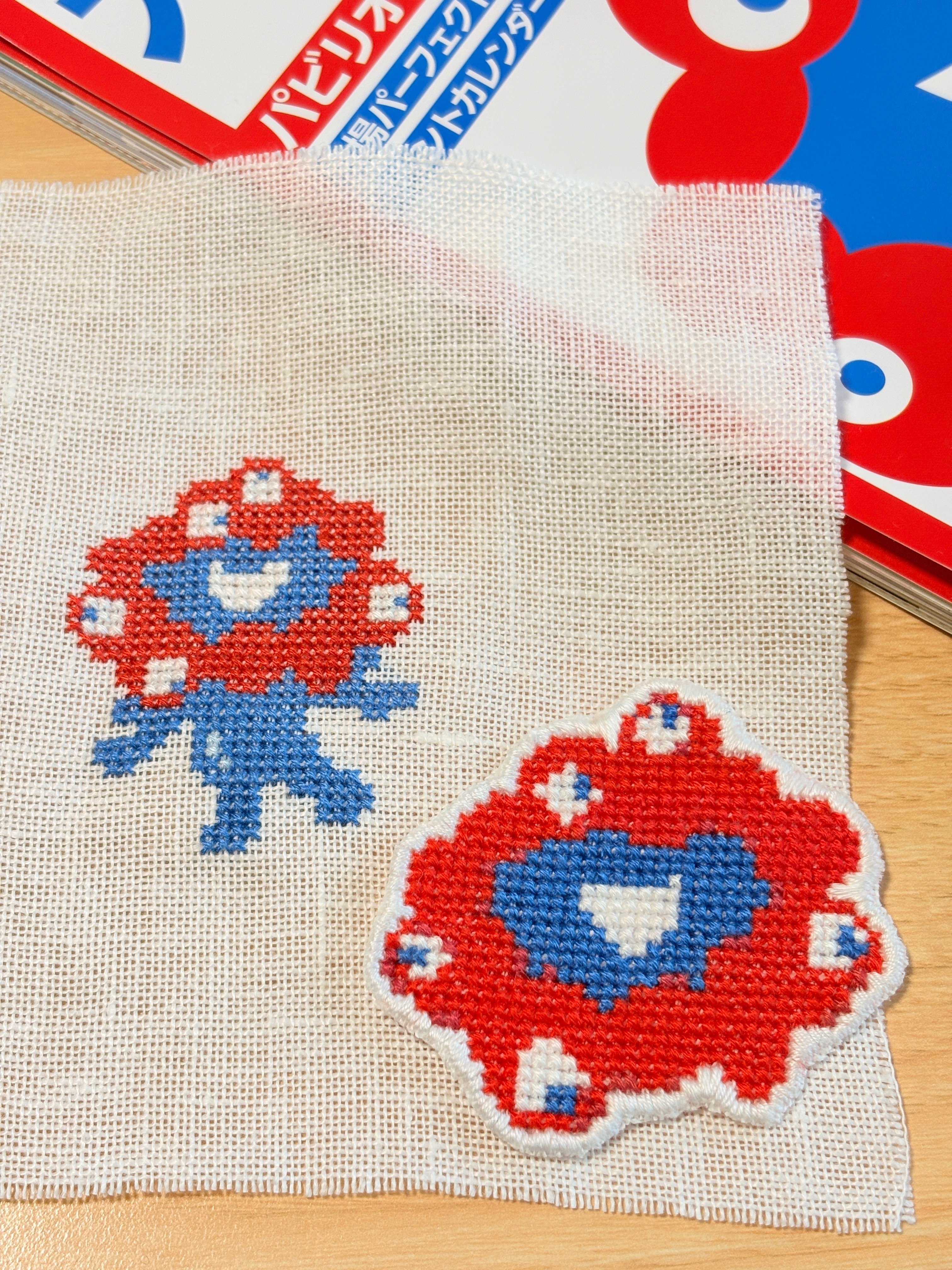 ステッチ部•5月】赤青白のニク（めな）イ奴｜あかね｜刺しゅう愛好家