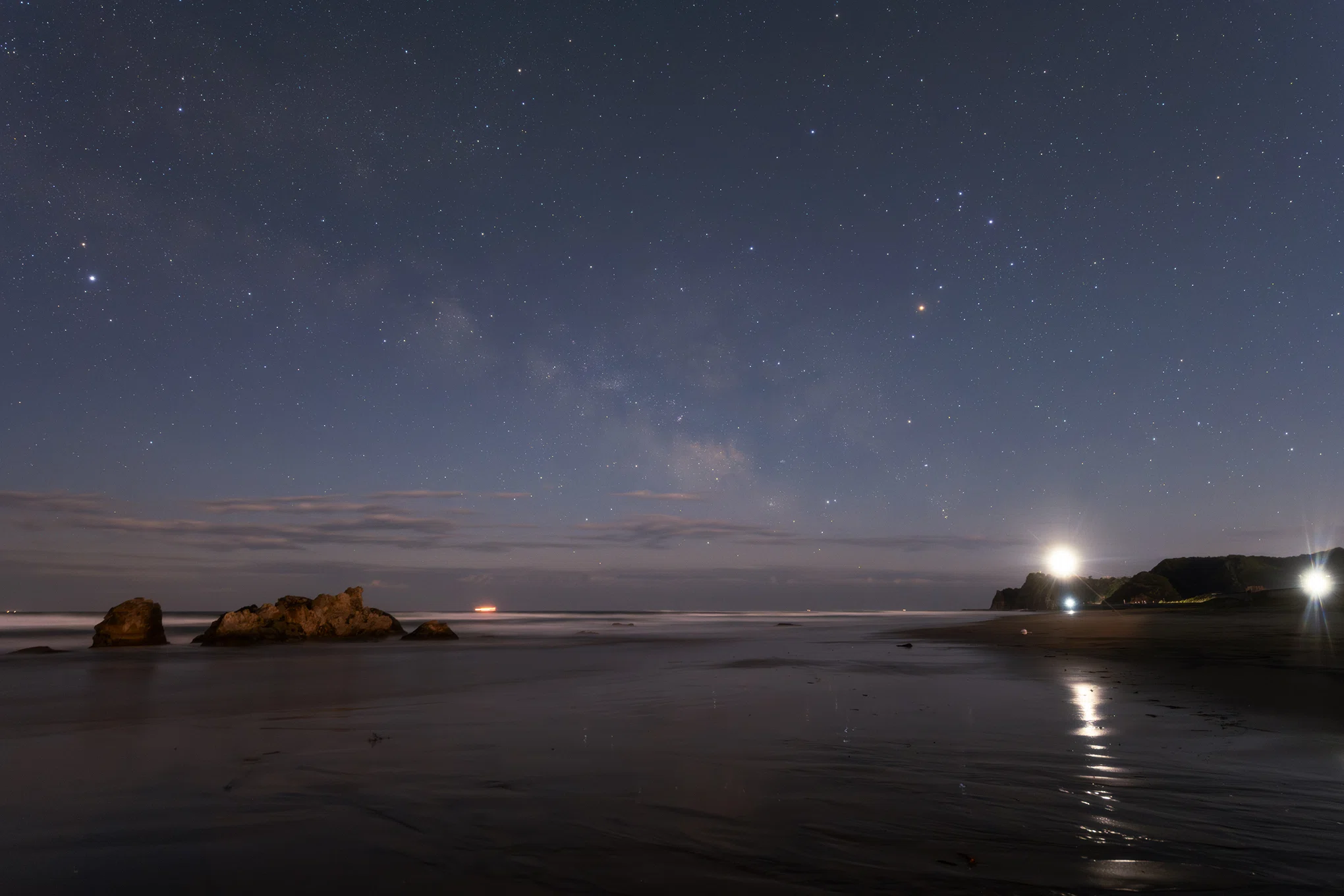 星空のある風景 月明かりの海と漆黒の海｜星空写真家 × 会社員
